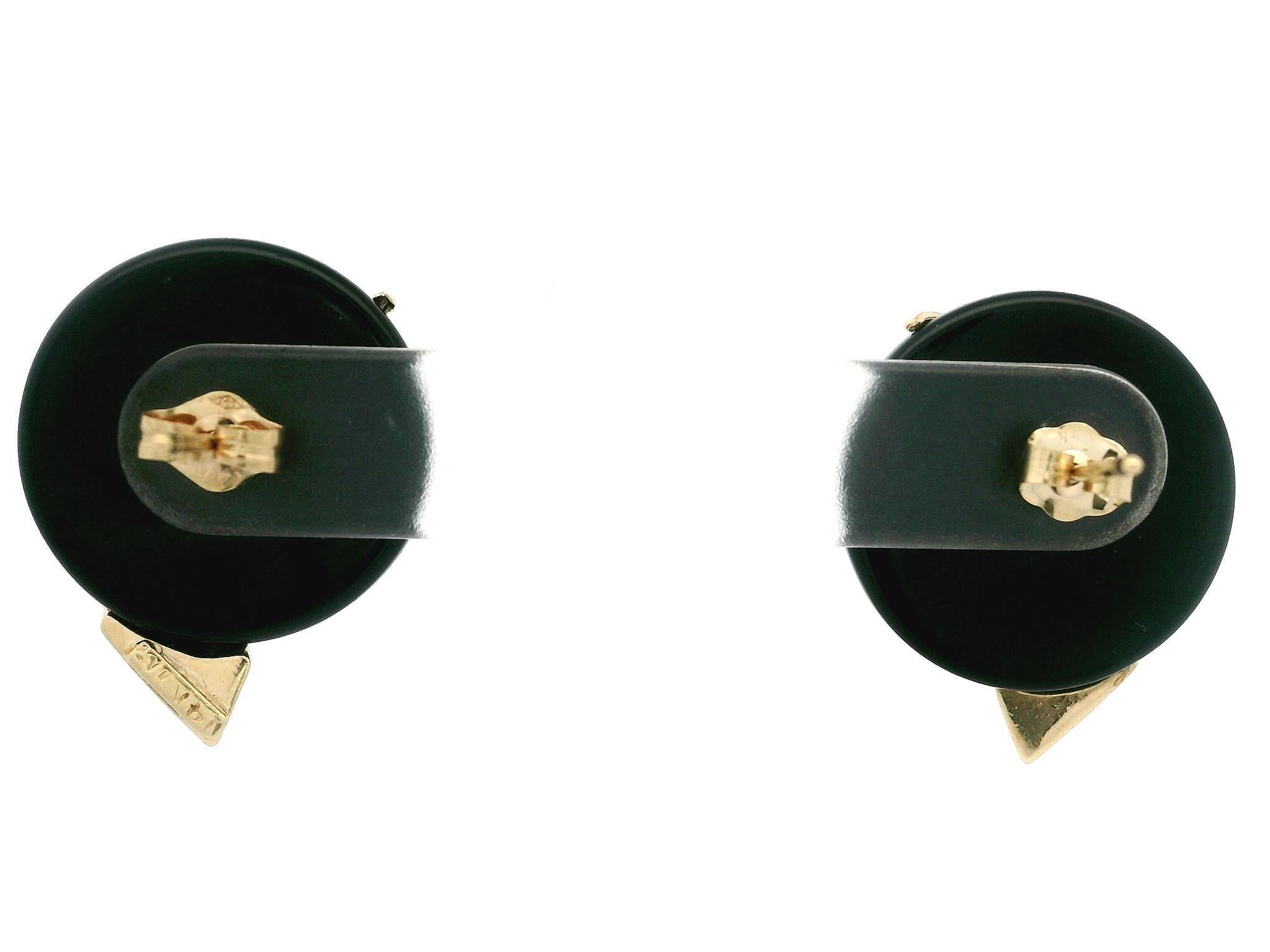MAZ 14k Gelbgold Runde schwarze Onyx-Ohrringe mit Knopfleiste und Schmetterlingsrücken im Angebot 1
