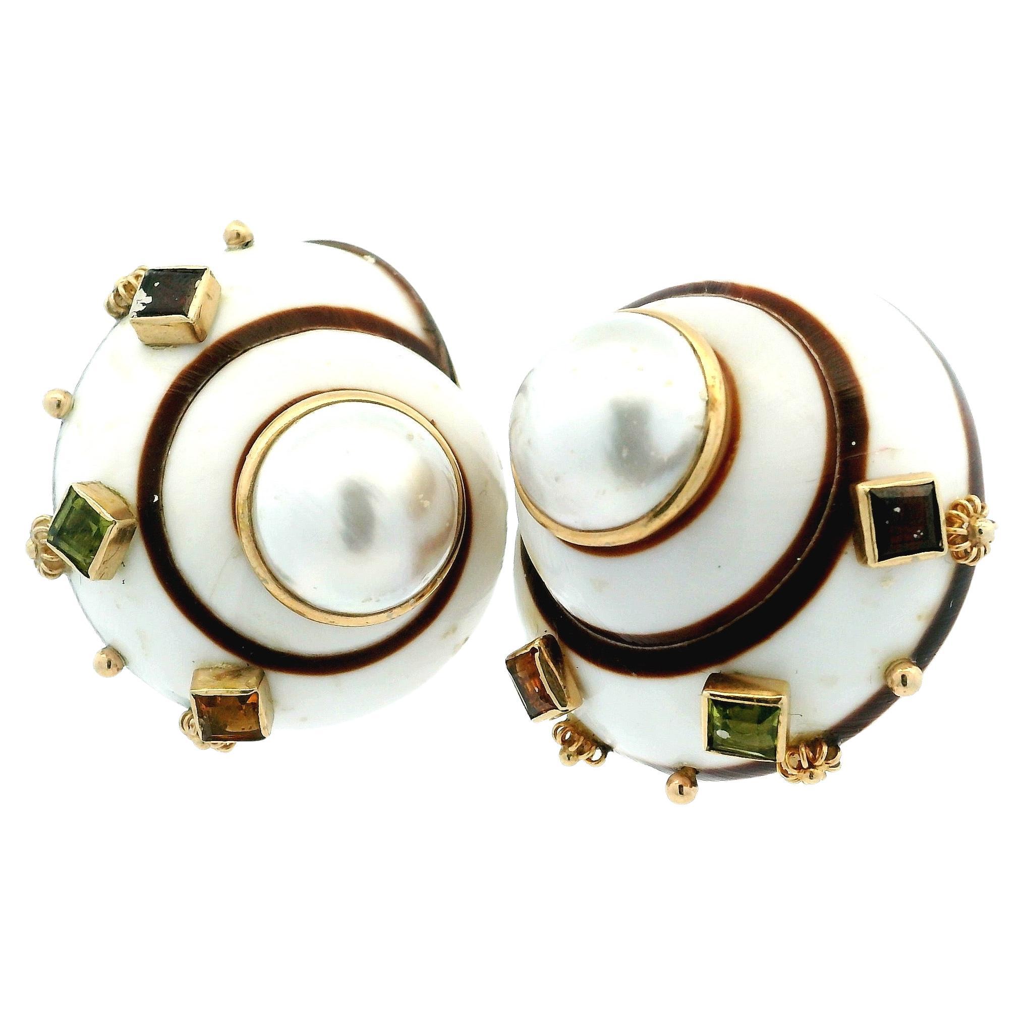 MAZ American 14K Gold Conch Shell, Mabe Pearl &Gemstone Modernist Clip Earrings en venta