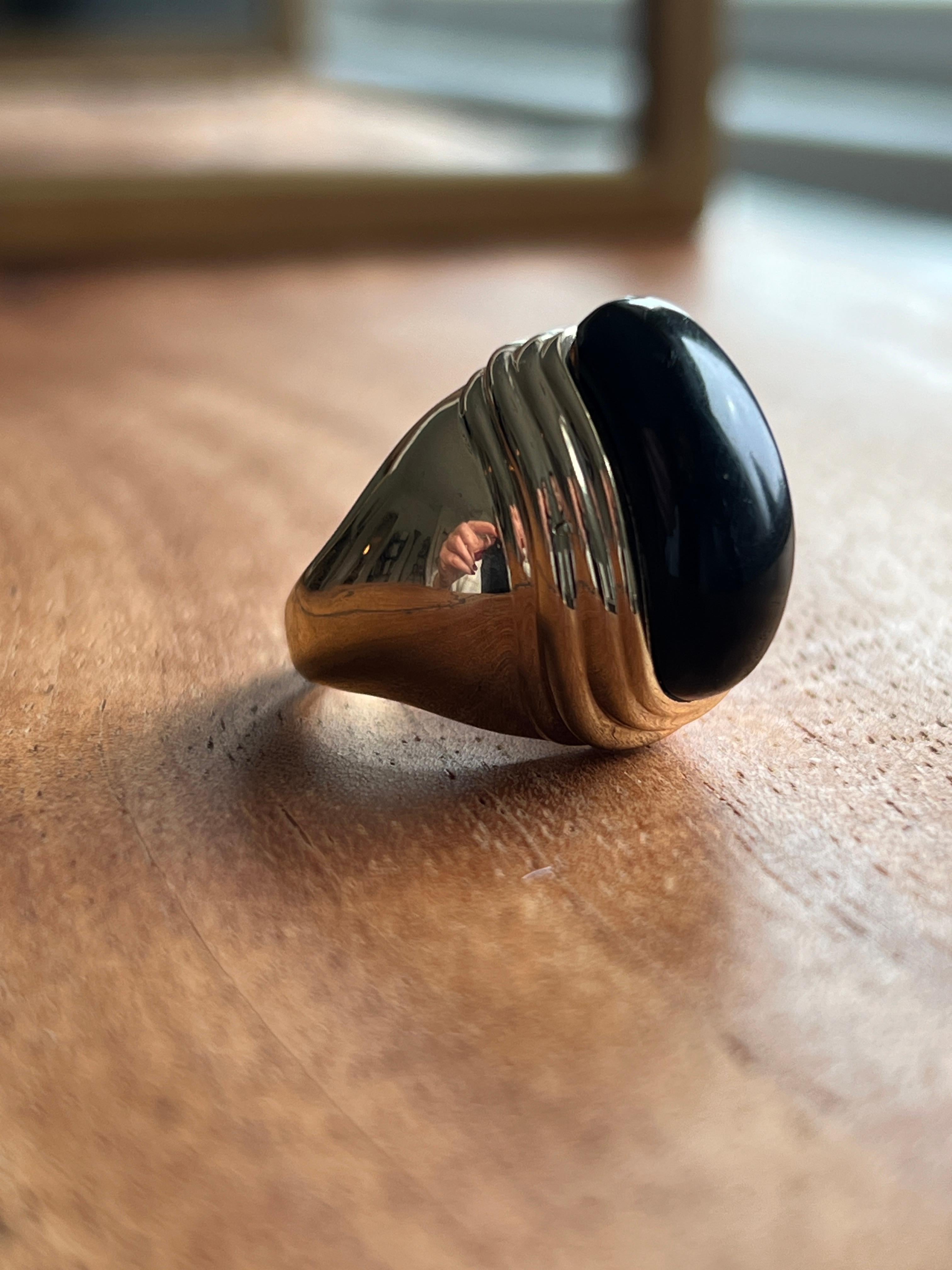 Maz Contemporary Cabochon Onyx and Yellow Gold Statement Ring For Sale 6