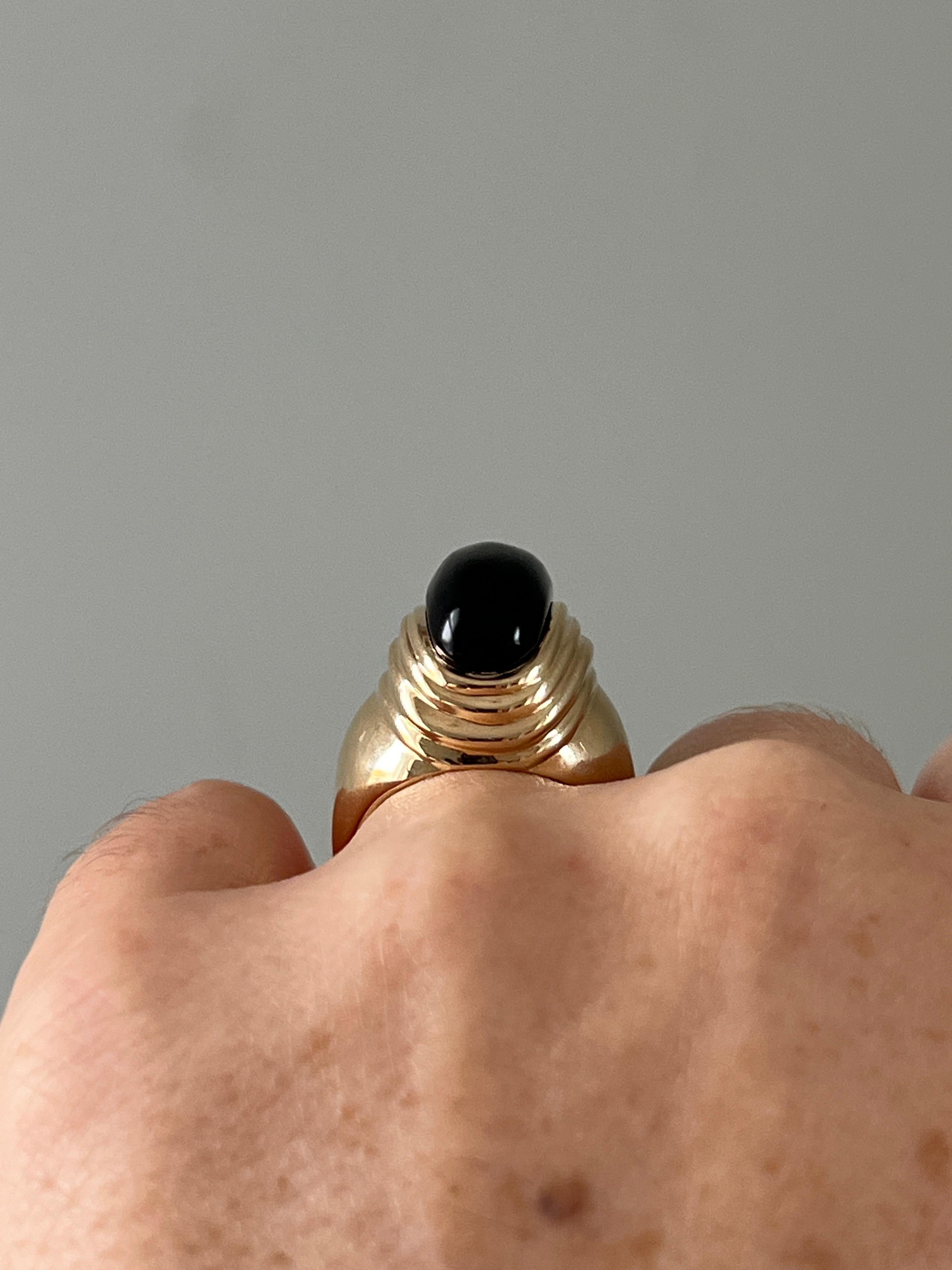 Women's or Men's Maz Contemporary Cabochon Onyx and Yellow Gold Statement Ring For Sale