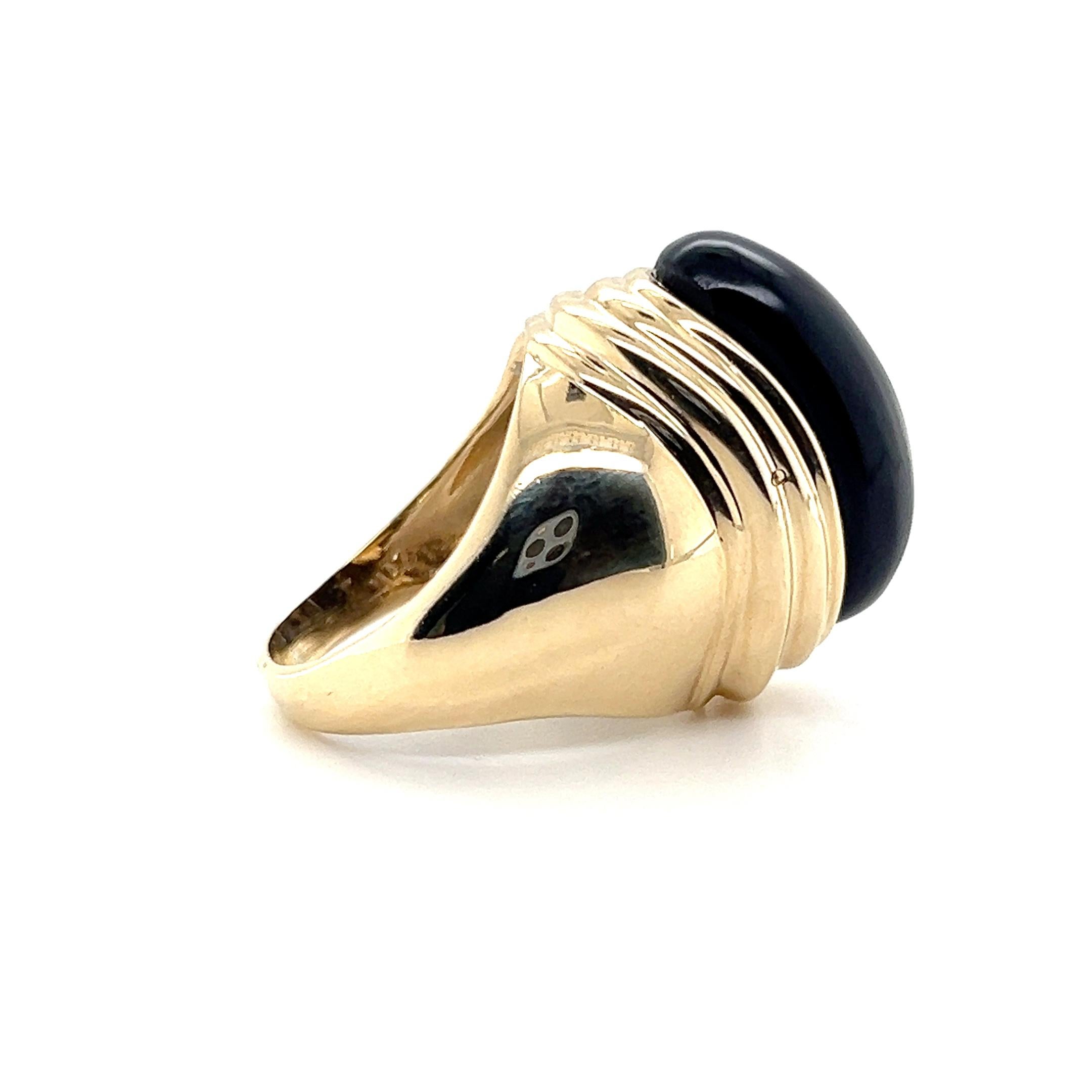 Maz Contemporary Cabochon Onyx and Yellow Gold Statement Ring For Sale 3