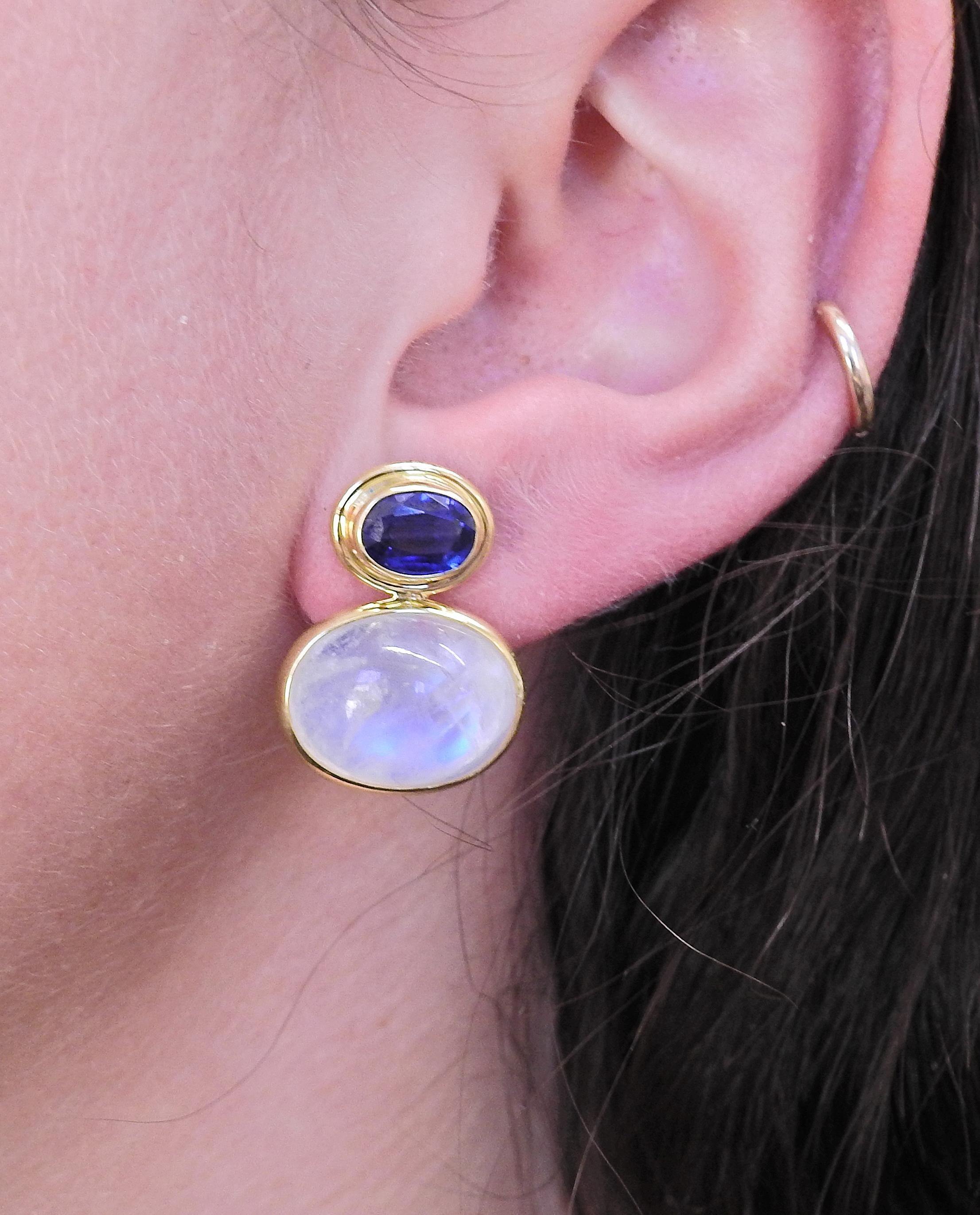 Cabochon Maz Moonstone Sapphire Gold Earrings For Sale
