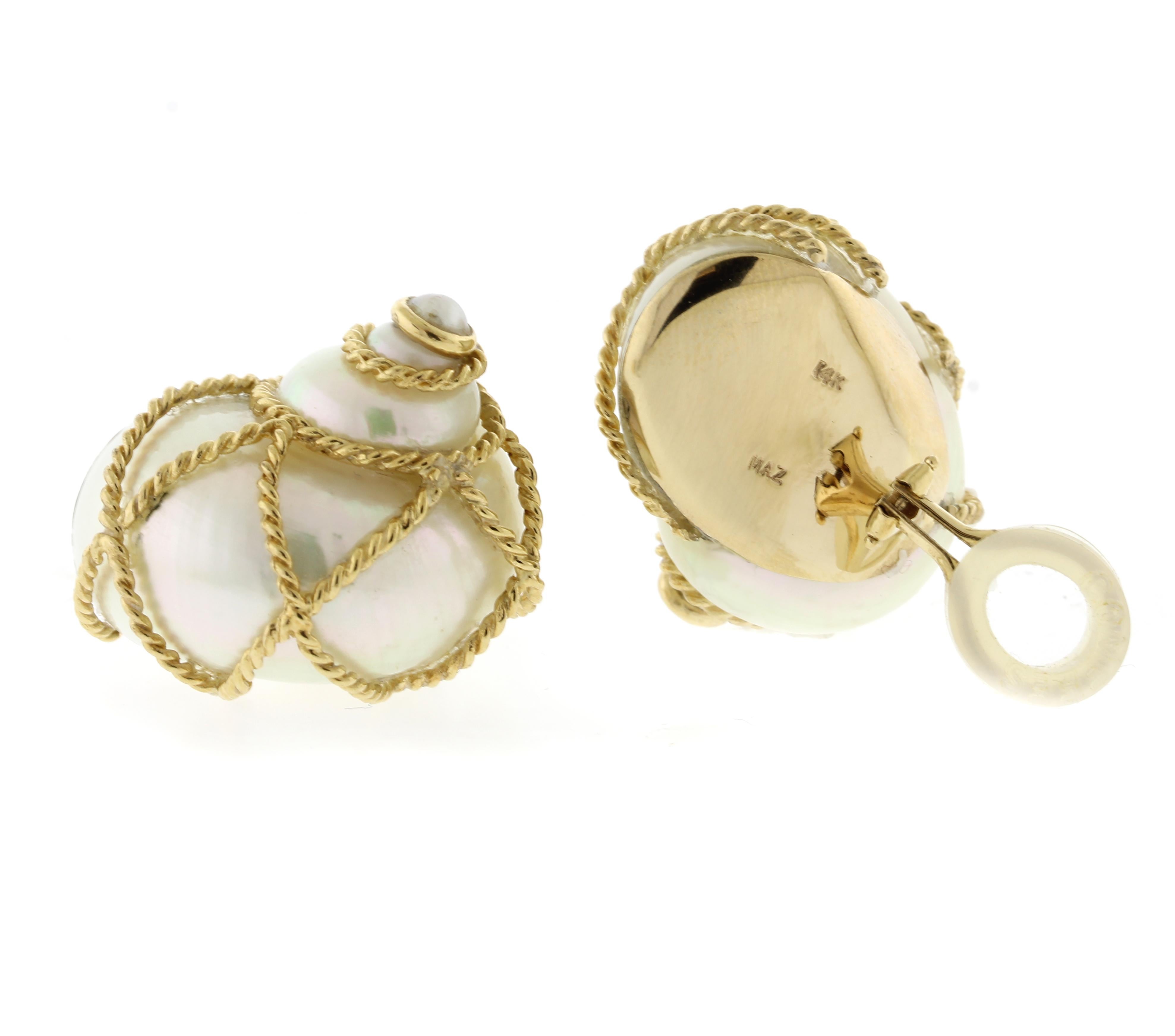 Boucles d'oreilles en coquillage MAZ avec corde en or Unisexe en vente