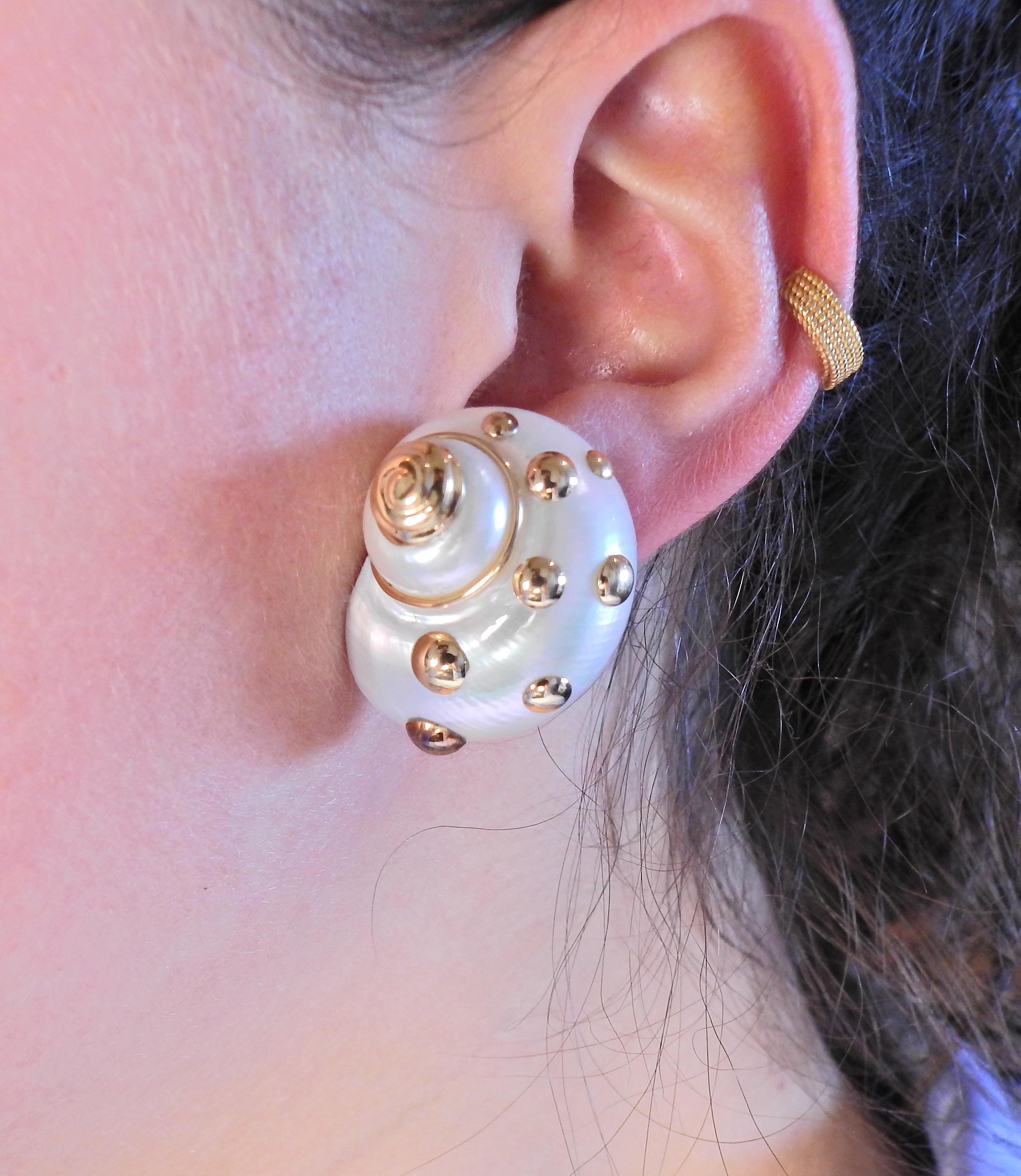 Women's Maz Shell Gold Earrings For Sale