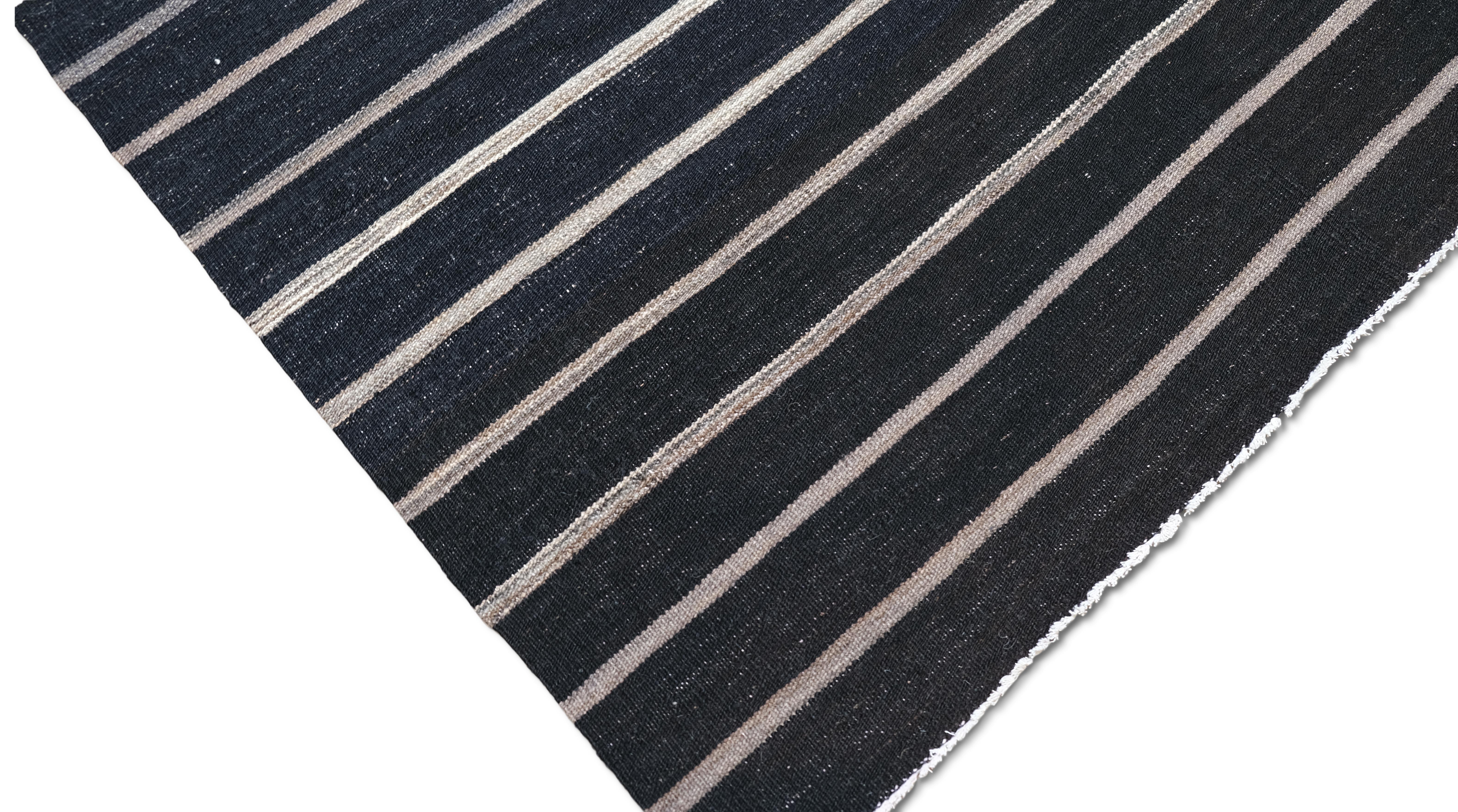Moderno Kilim Mazandaran a righe a trama piatta color carbone e taupe 9'1''x12'1'' in vendita