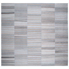 Tapis plat tissé à la main de style mazandarien en gris avec couleur orange