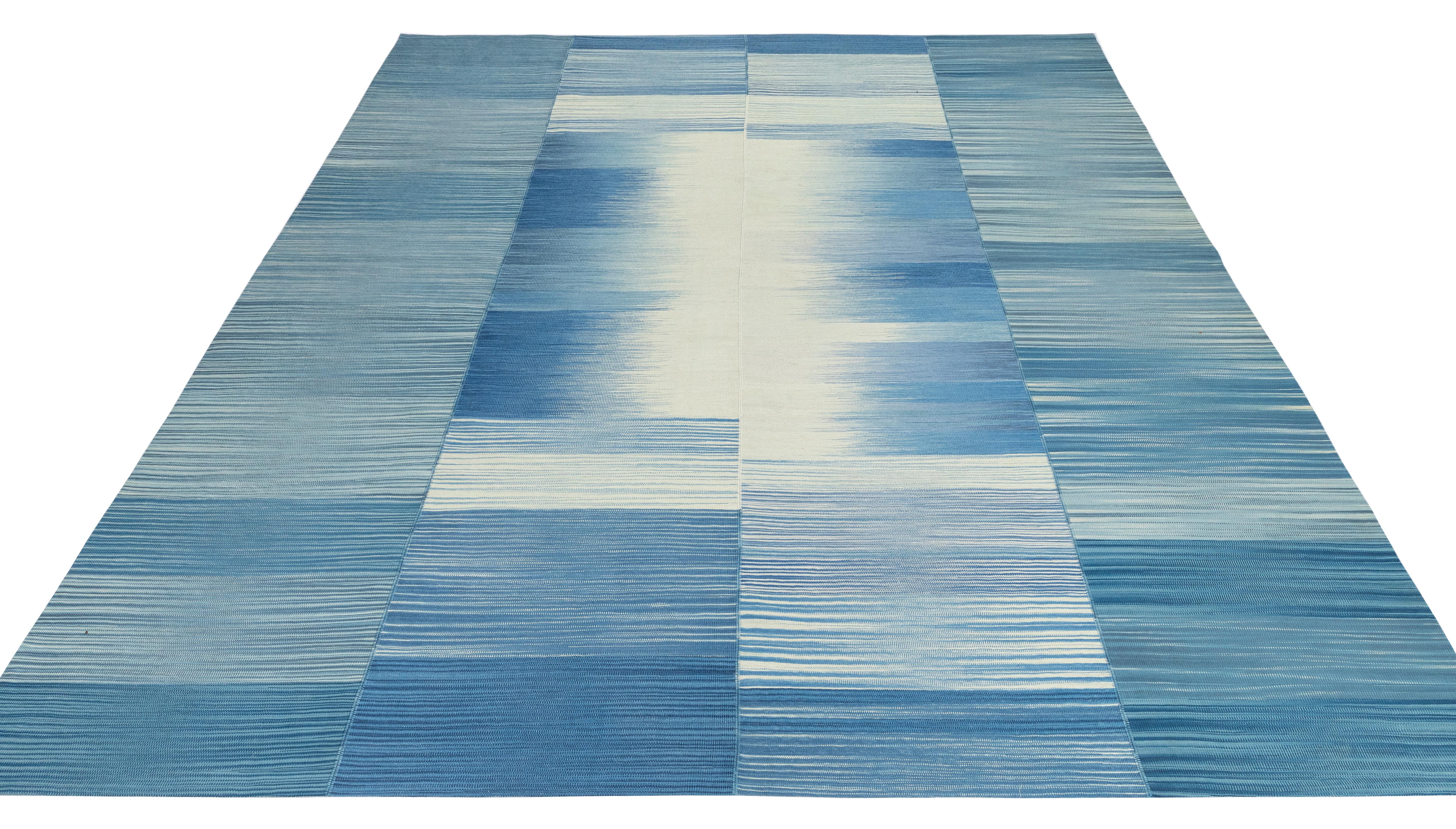 Alfombra Mazandaran Kilim  Panel Ombré Azul Tejido Plano  Lana hilada a mano  Tamaño personalizado en Nuevo estado para la venta en New York, NY