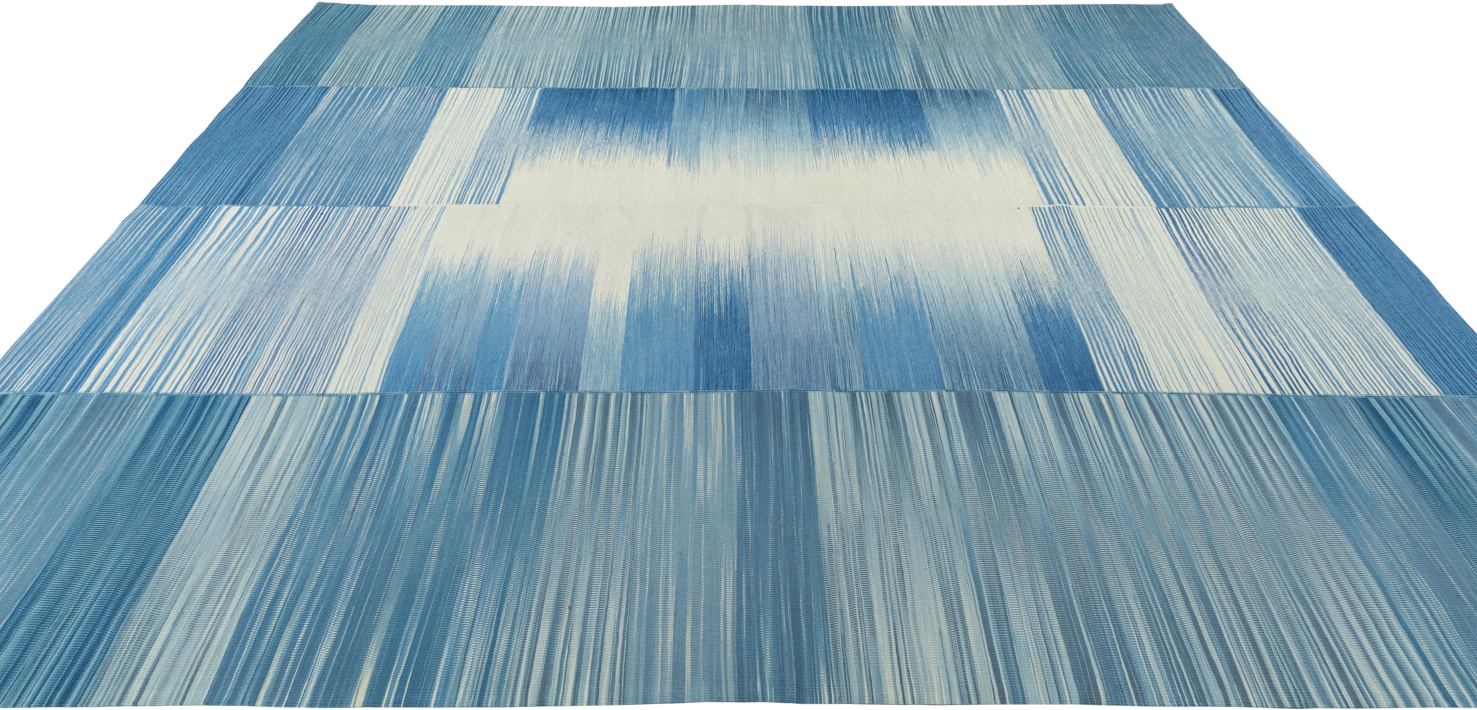 Alfombra Mazandaran Kilim  Panel Ombré Azul Tejido Plano  Lana hilada a mano  Tamaño personalizado en venta 2