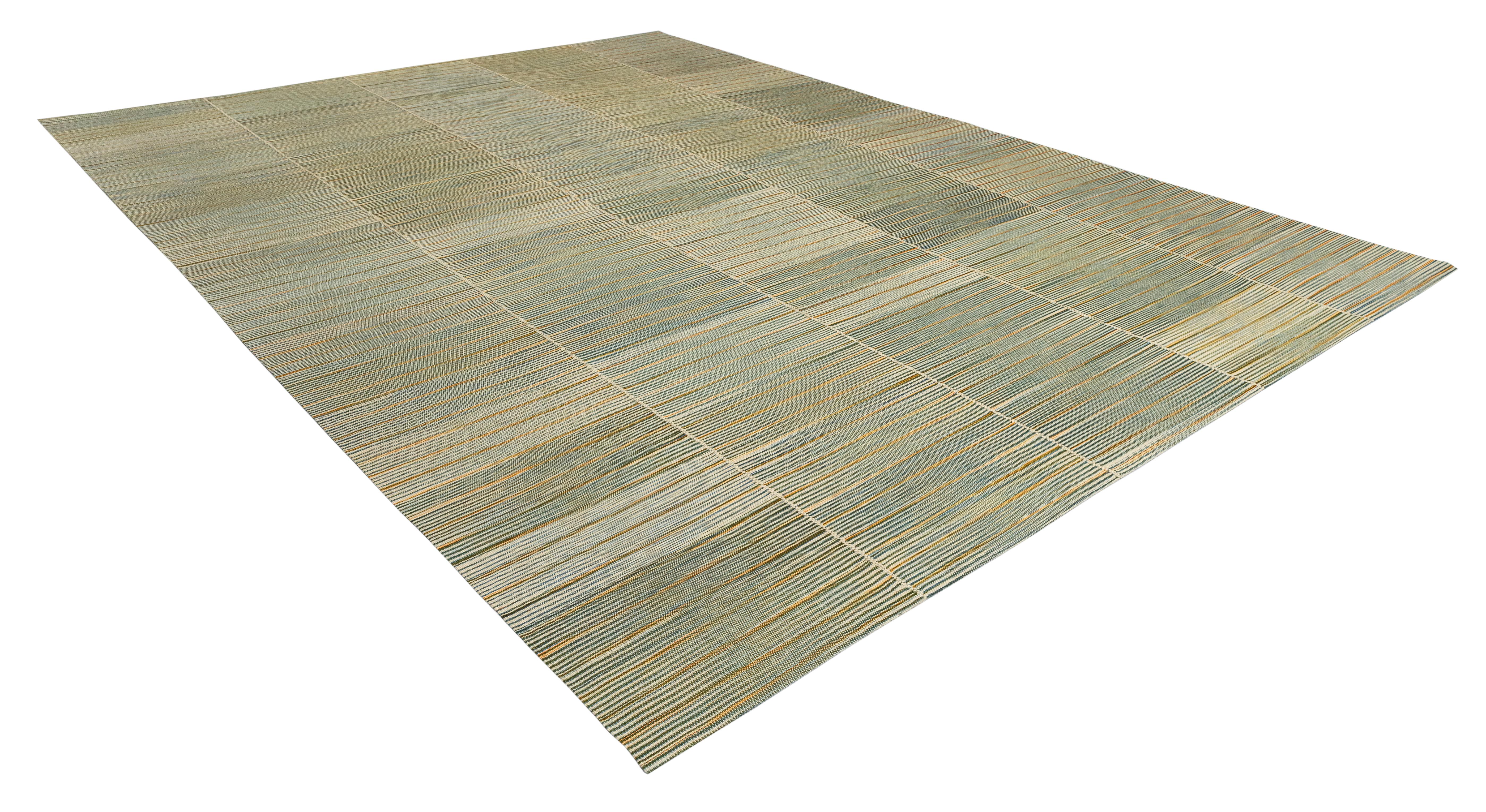 Mazandaran Kilim-Teppich  Handgewebtes Flachgewebe aus Wolle in Grün mit natürlichen Akzenten (Persisch) im Angebot