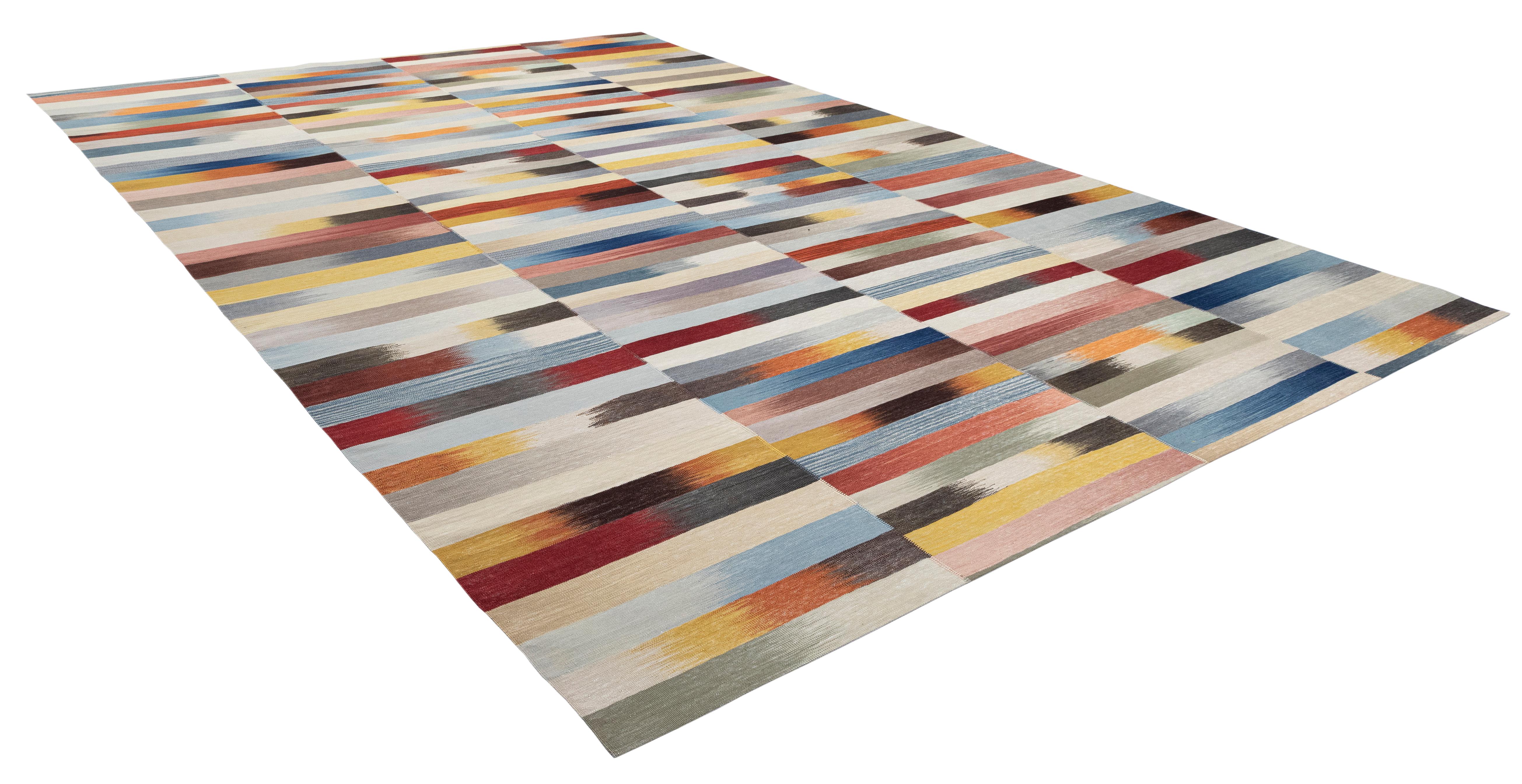 Mazandaran Kilim-Teppich  Modernes Flachgewebe mit Multicolor-Streifen  Handgewebte Wolle (Persisch) im Angebot