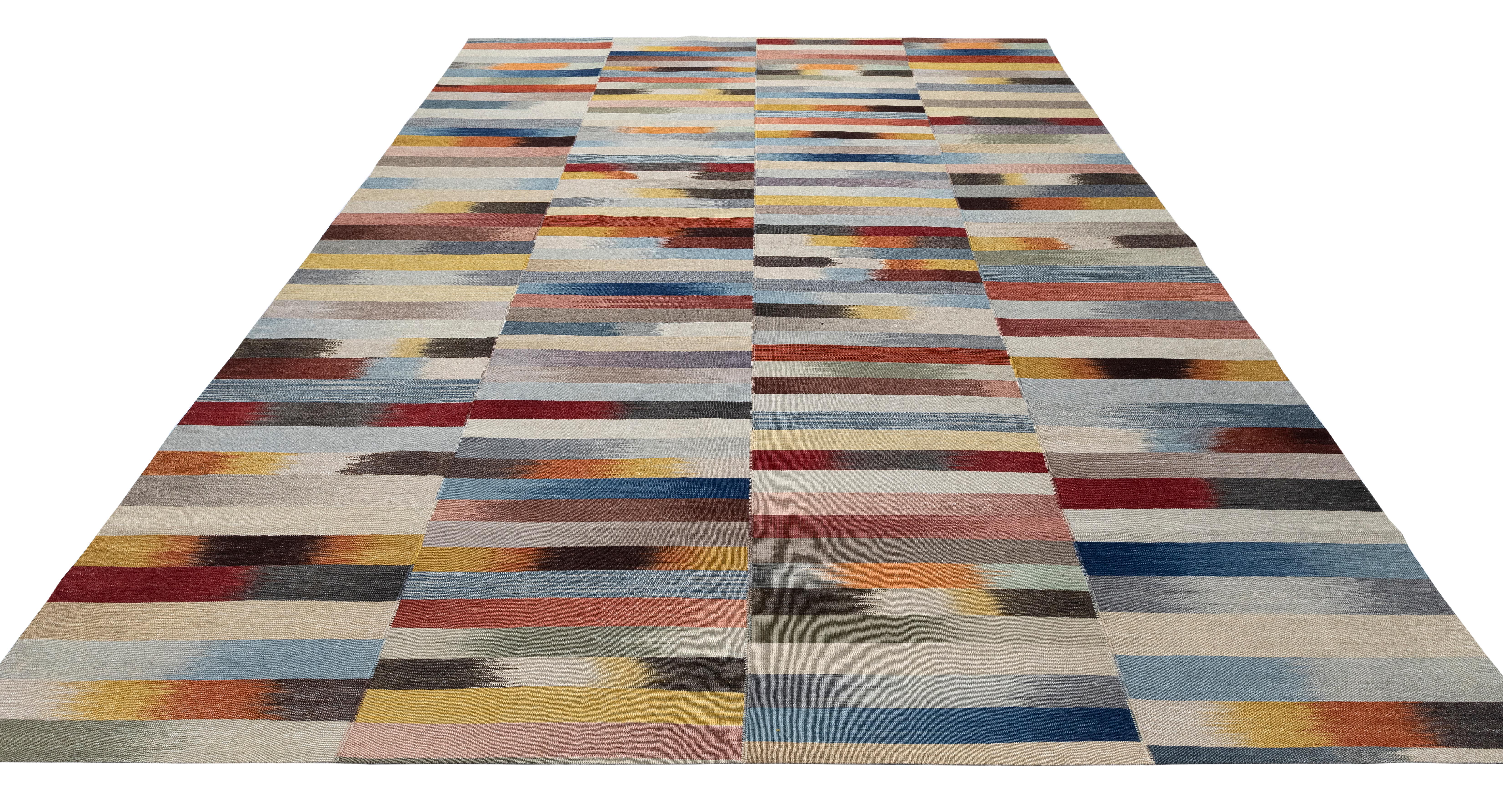 Mazandaran Kilim-Teppich  Modernes Flachgewebe mit Multicolor-Streifen  Handgewebte Wolle im Angebot 2
