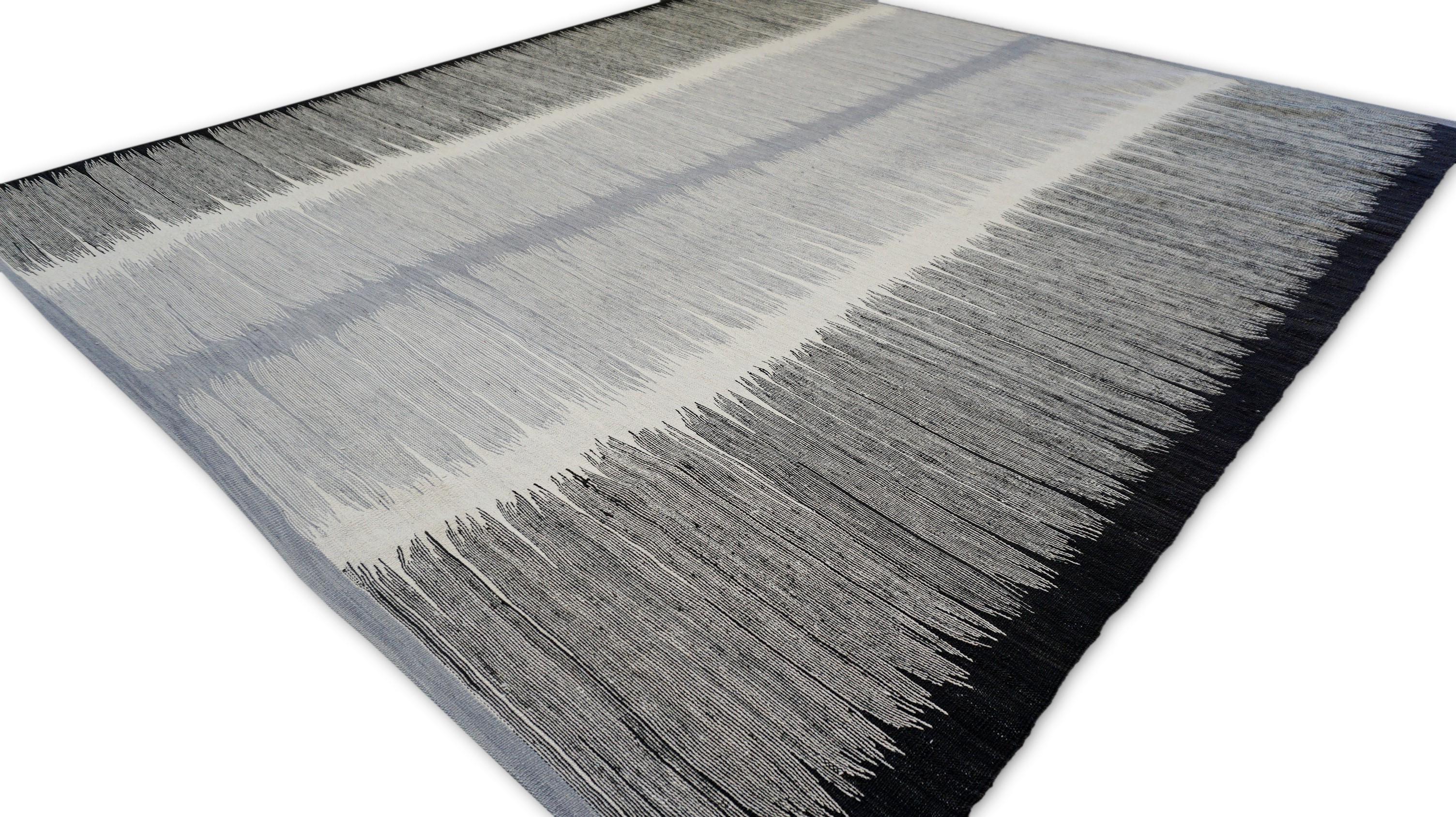 Mazandaran-Style Wool Gradient Black Ivory Kilim 8'5''x9'8'' In New Condition For Sale In Torrance, CA