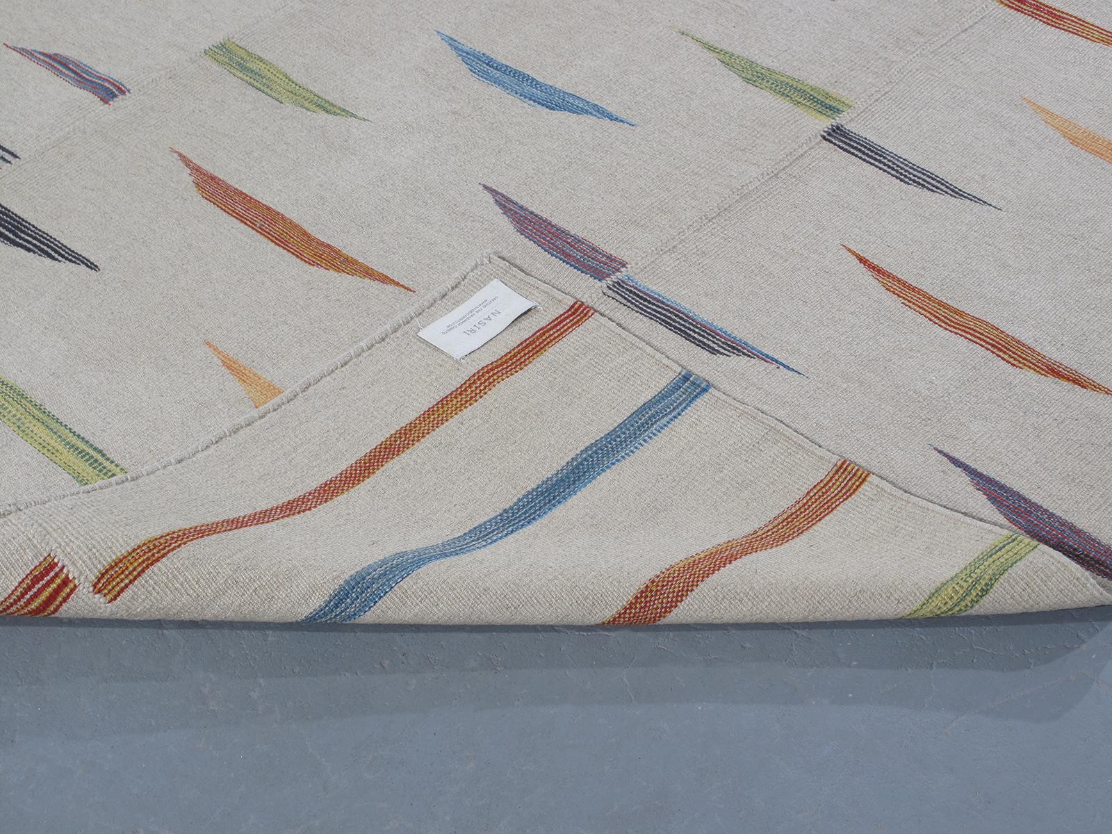 Mazandaran Flachgewebe-Teppich im modernen Stil der Jahrhundertmitte im Zustand „Neu“ im Angebot in New York, NY