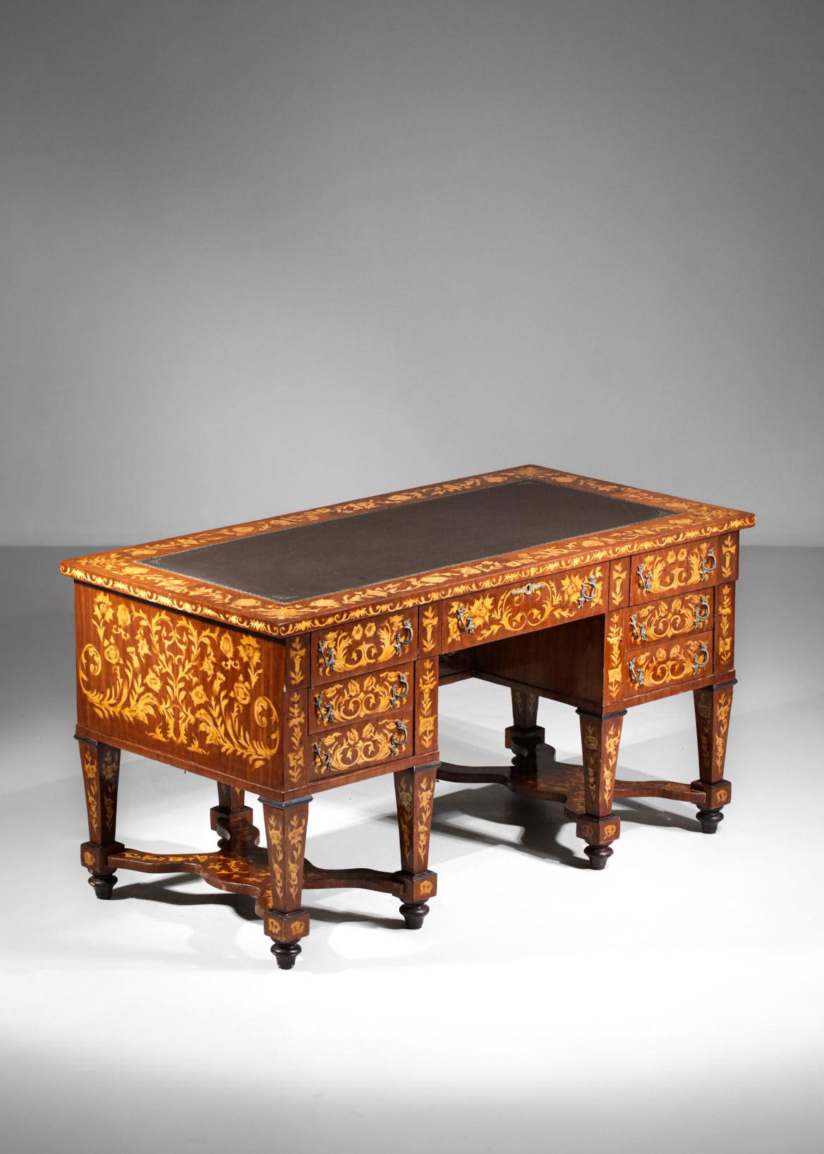 Mazarin Style Desk in Solid Wood and Floral Marquetry, F419 In Good Condition In Lyon, FR