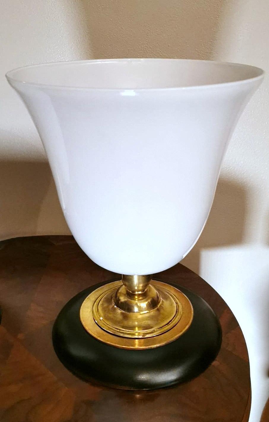 Polished Mazda Style Art Deco Table Lamp Made of Opaline Glass, Brass and Wood For Sale