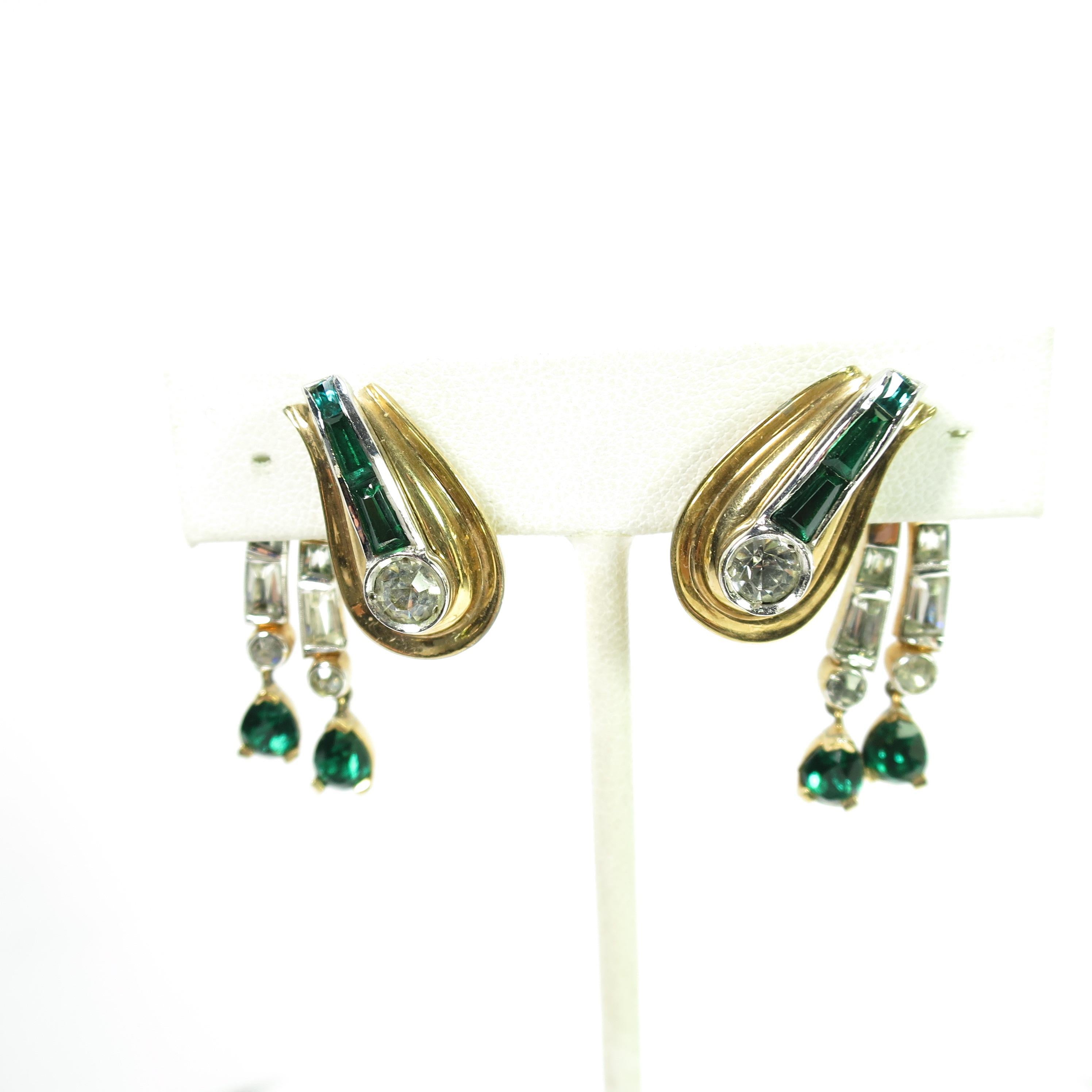 Mazer Bros. Gold & Rhodium Emerald Asymmetrical Necklace & Earrings Set, 1940s For Sale 5