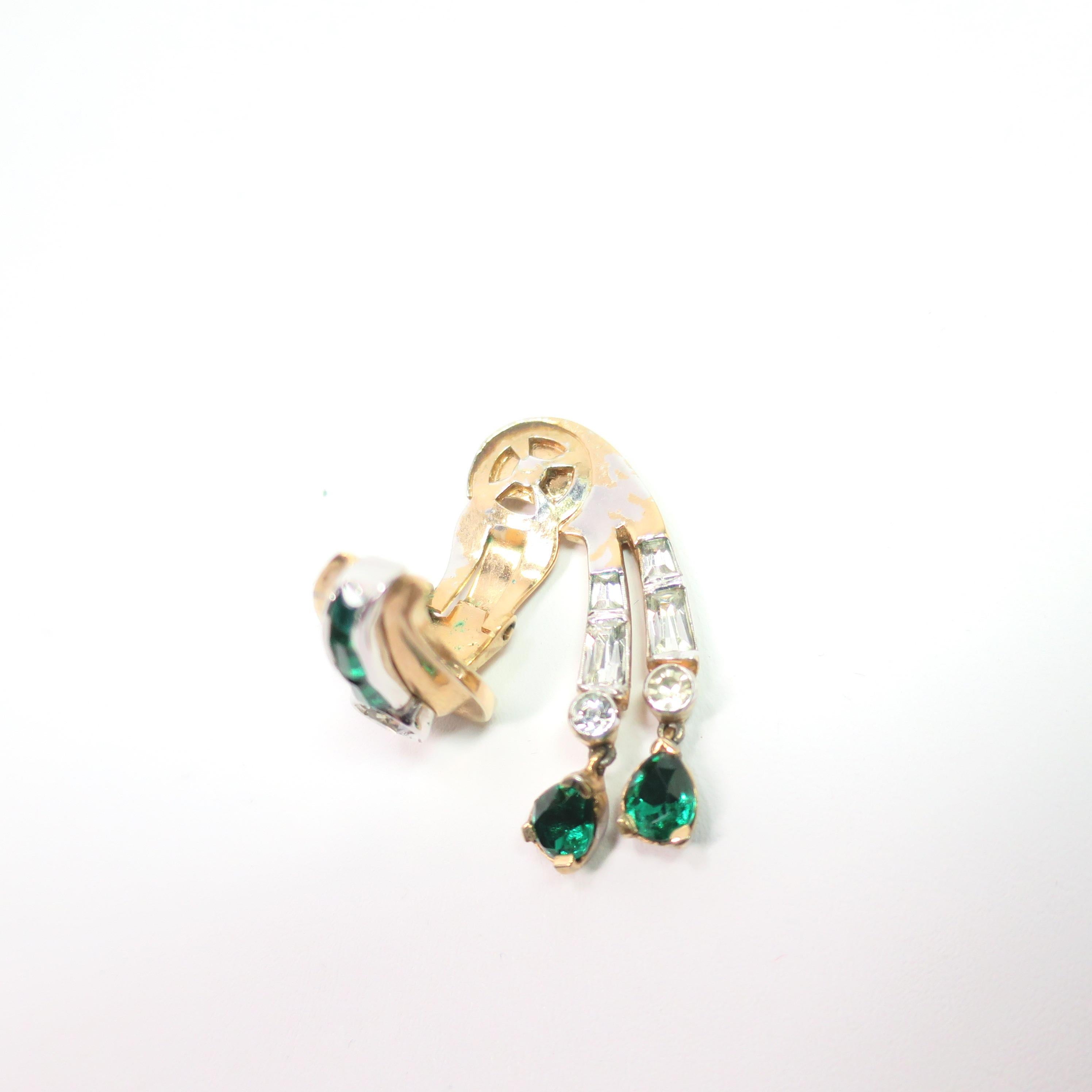 Mazer Bros. Gold & Rhodium Emerald Asymmetrical Necklace & Earrings Set, 1940s For Sale 7