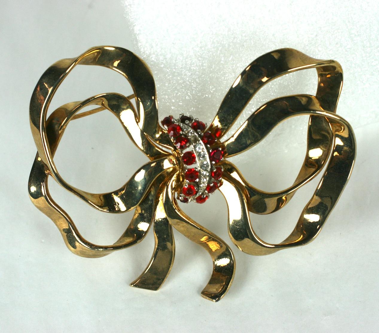 Round Cut Mazer Retro Bow Knot Brooch Demi Parure For Sale