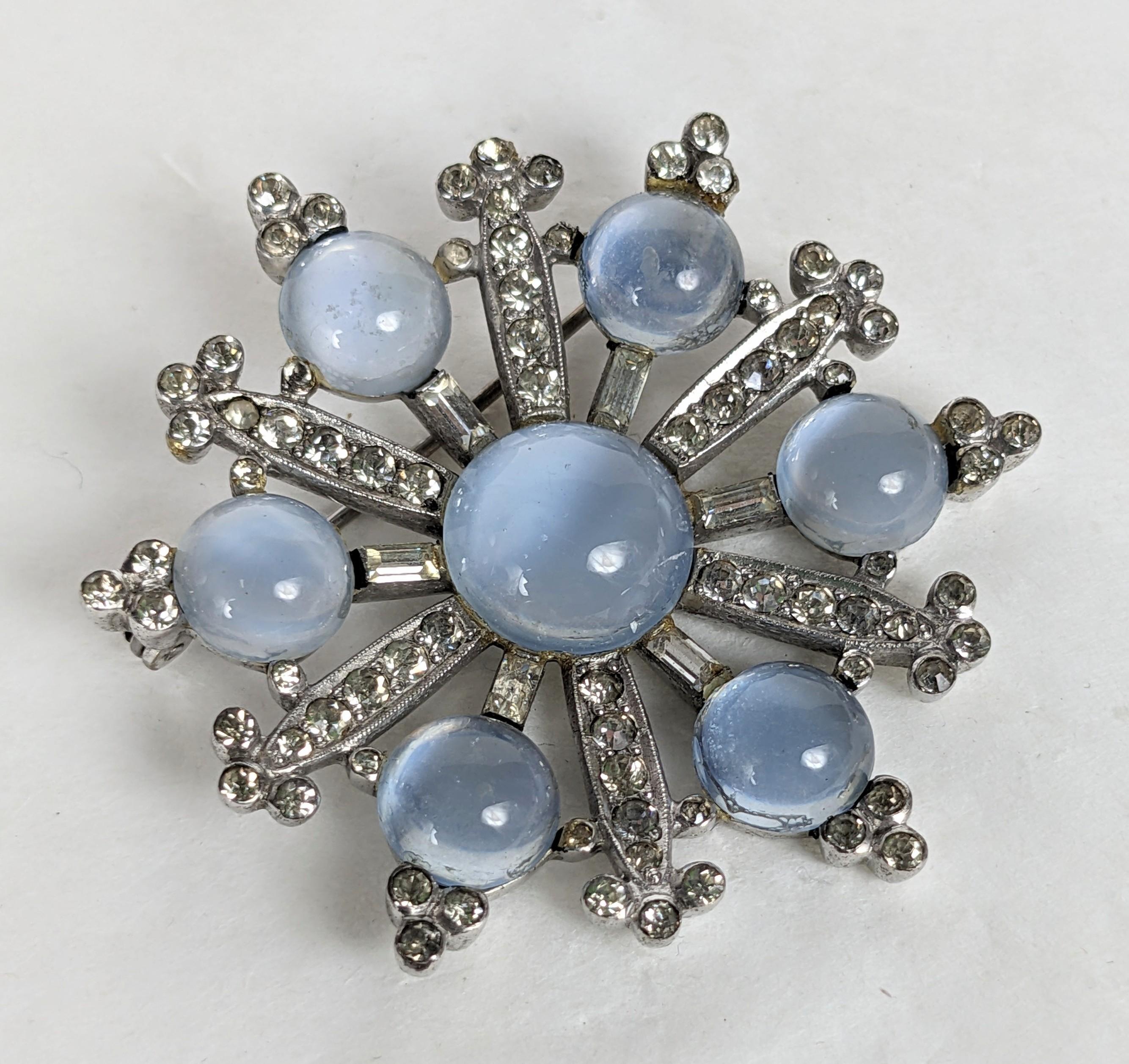 Femenino o masculino Broche Copo de Nieve de Piedra Lunar Retro de Esterlina Mazer en venta