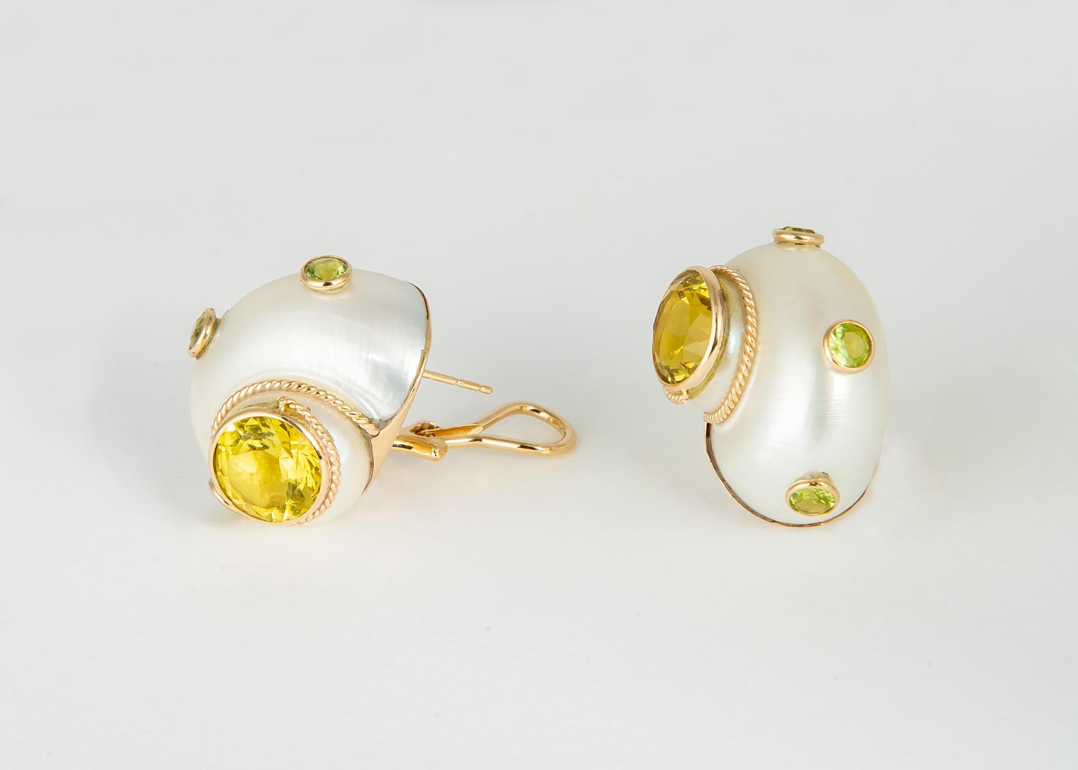 In the tradition of Seaman Schepps and Trianon Maz uses a natural shell and adds citrine and peridot accents to create this chic wearable earring. 1 inch in size