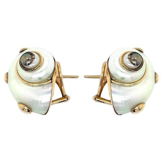 Pendientes Mazza de madreperla y concha de oro amarillo de 14 quilates en venta