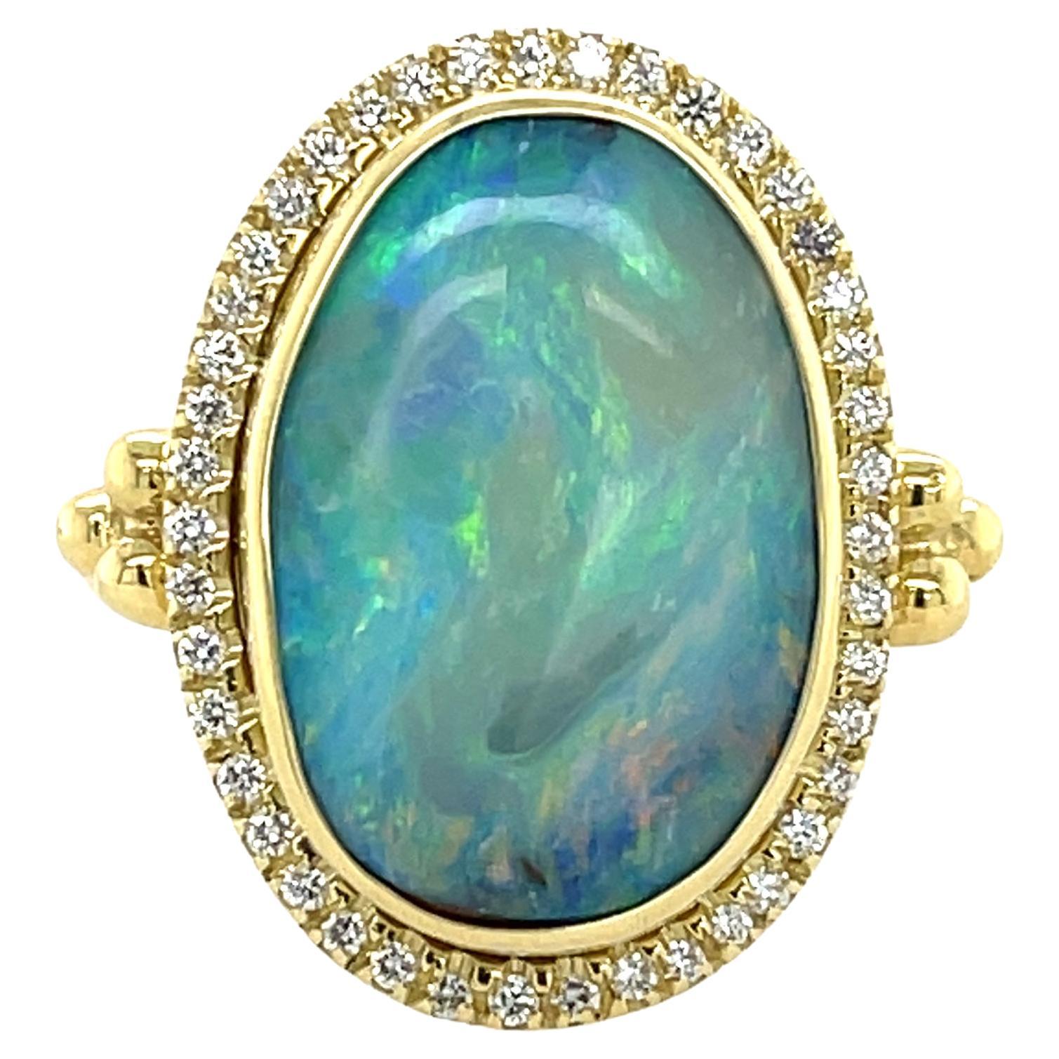 Gelbgoldring mit Mazza-Opal und Diamanten