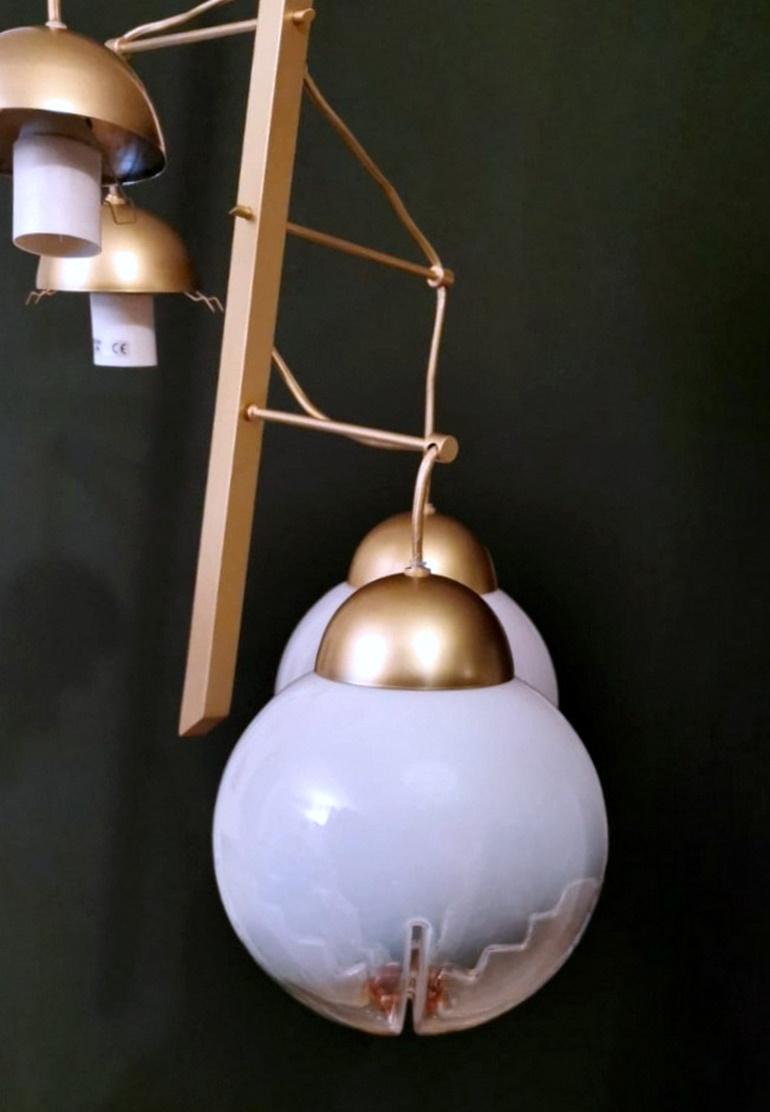 Lampadario in ottone satinato e vetro di Murano di Mazzega Attributed in vendita 2