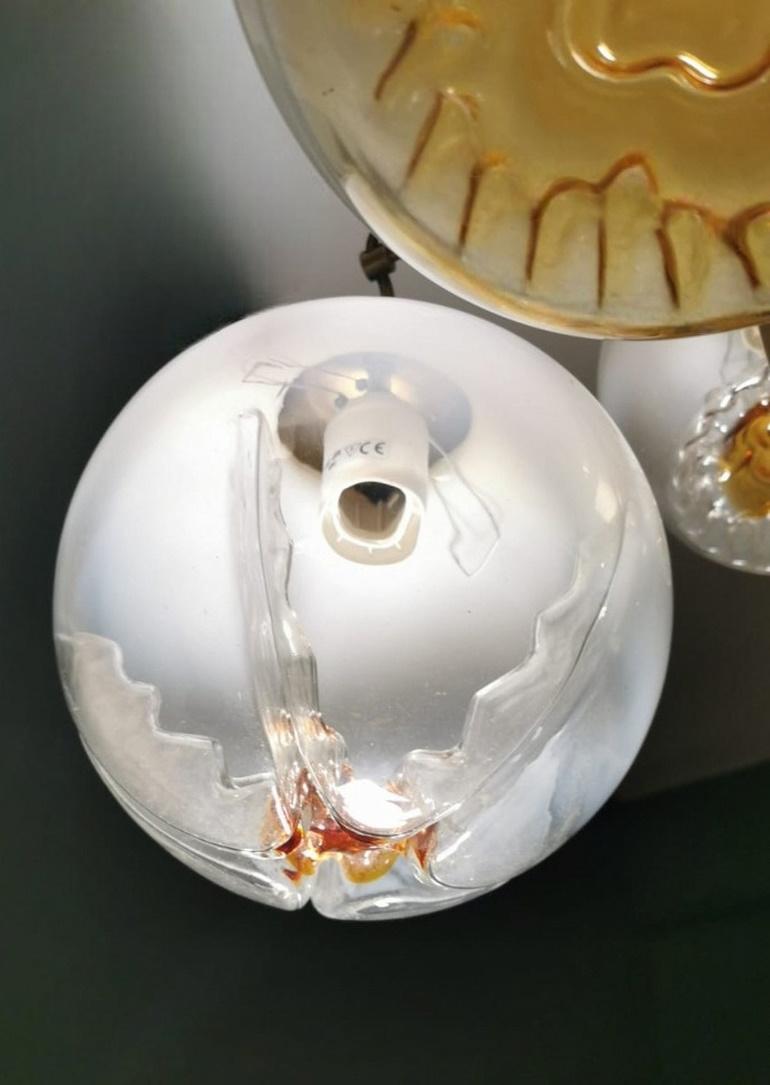 Lampadario in ottone satinato e vetro di Murano di Mazzega Attributed in vendita 7