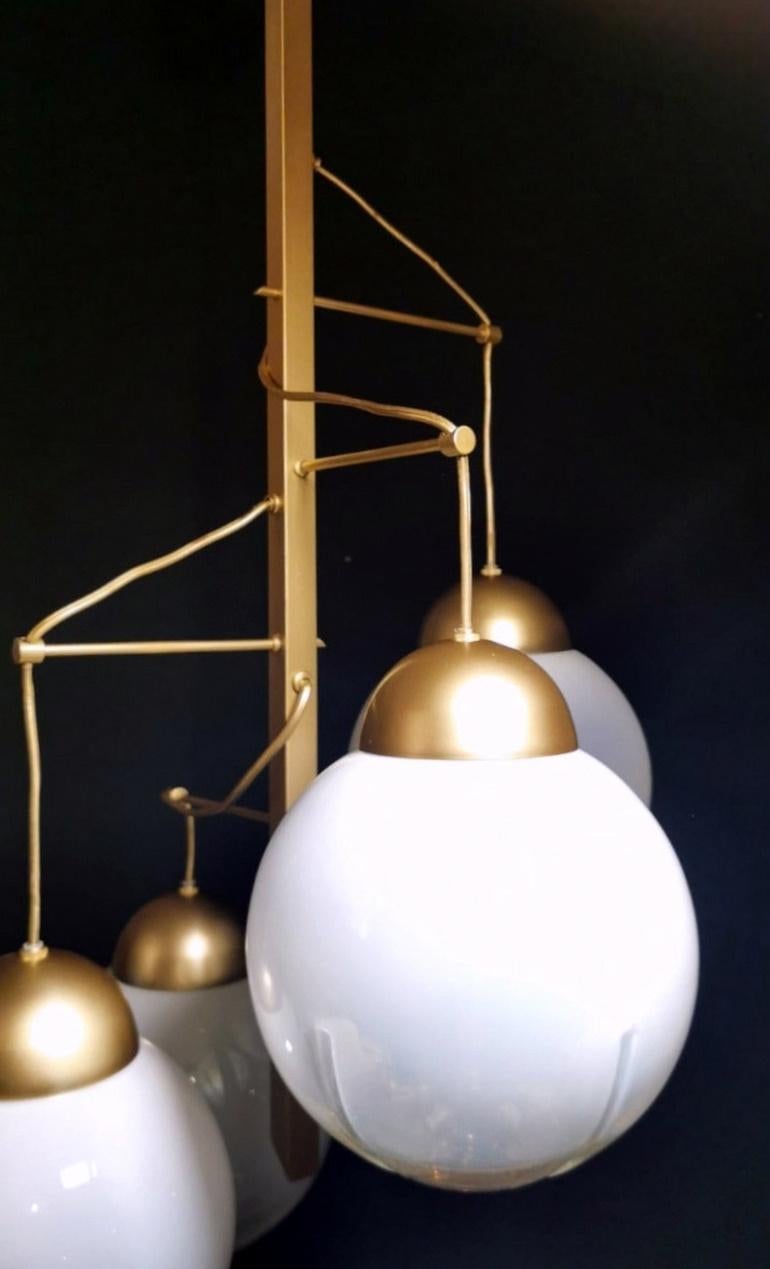 Ottone Lampadario in ottone satinato e vetro di Murano di Mazzega Attributed in vendita