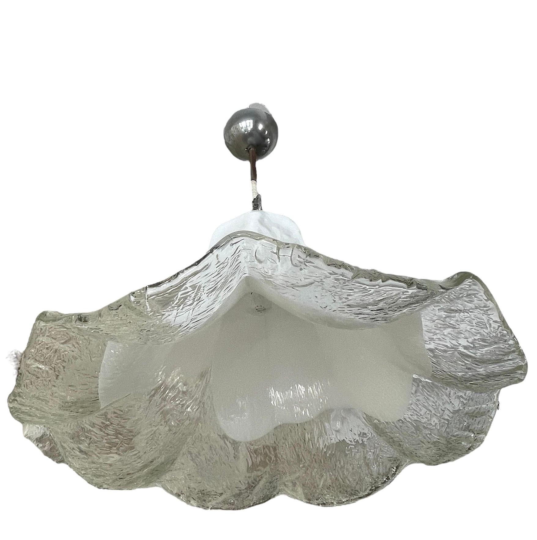 italien Lustre Mazzega en verre blanc et chrome de Murano 52 cm, Italie, 1970 en vente