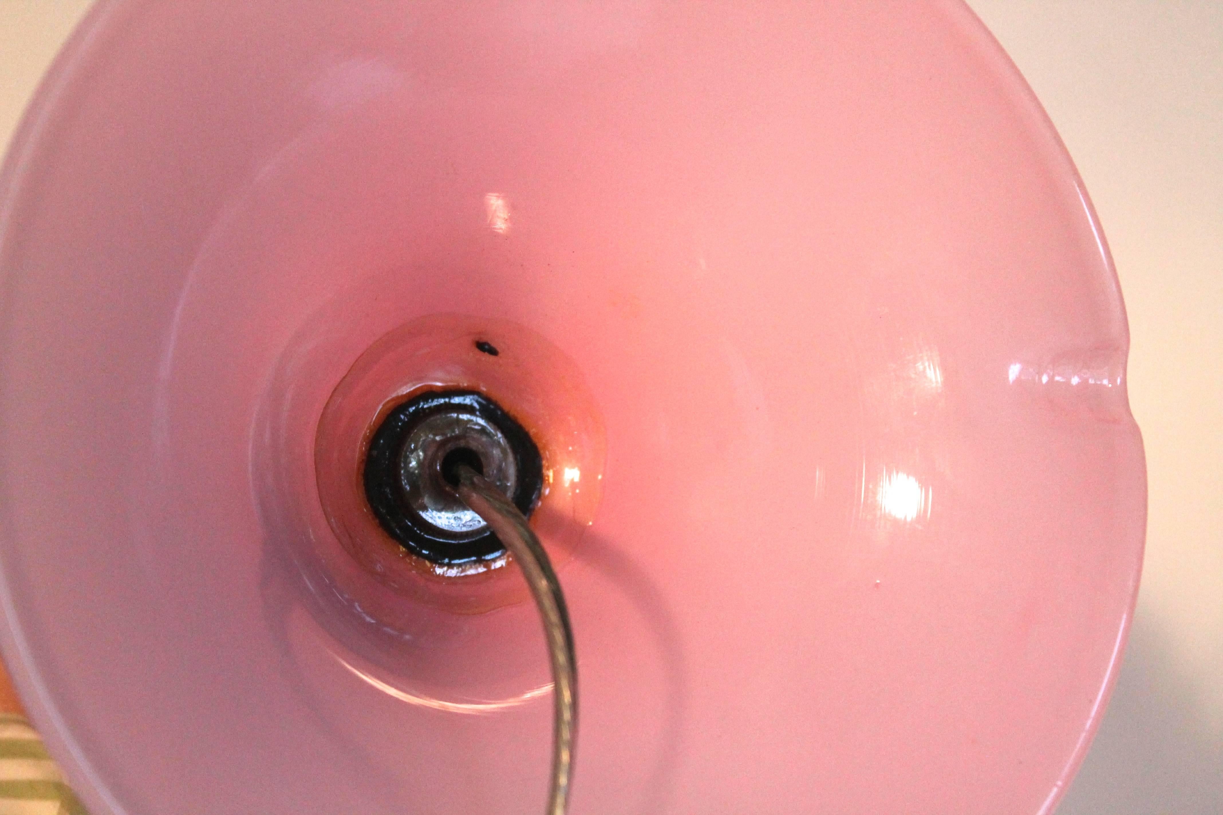 20ième siècle Lampe de bureau Mazzega I.V.R. en verre rose translucide en vente