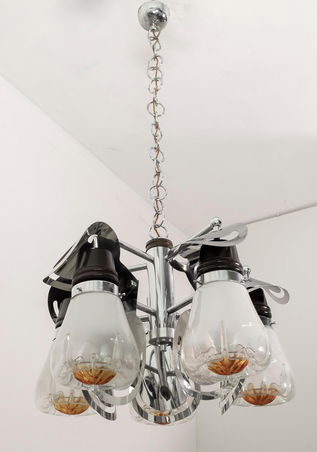 This chandelier is composed of 5 blown glass bowls, the sculptural structure is in steel and wood.

The historic Mazzega IVR glassworks was the architect, starting in the mid-1950s, of a profound artistic and conceptual renewal in the field of