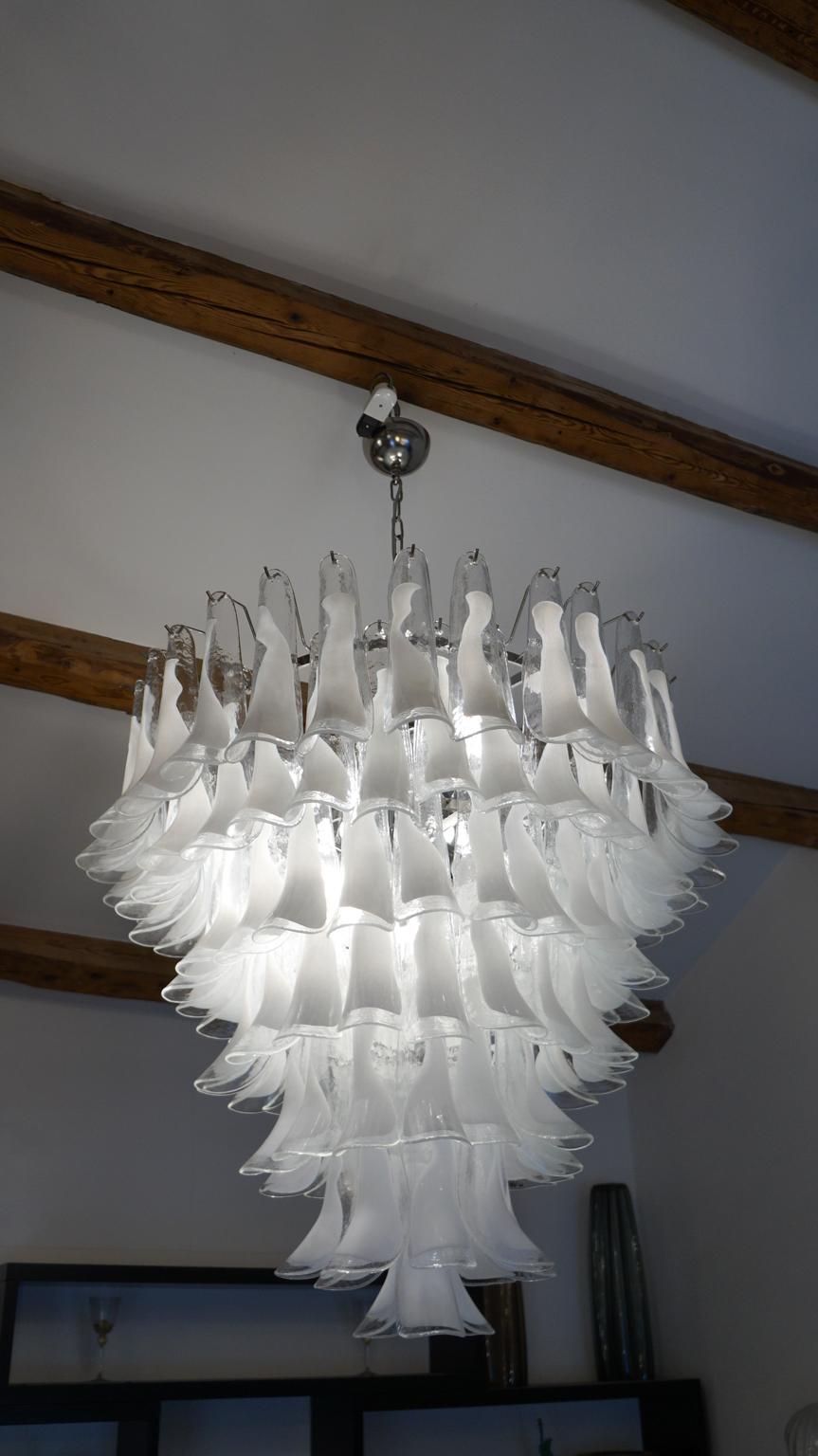 Hand-Crafted Mazzega Mid-Century Modern White Murano Glass Selle Chandelier, 1988s