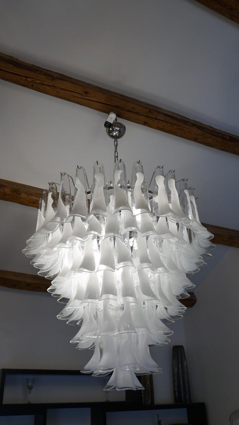 Hand-Crafted La Murrina Mid-Century Modern White Murano Glass Selle Chandelier, 1988s For Sale