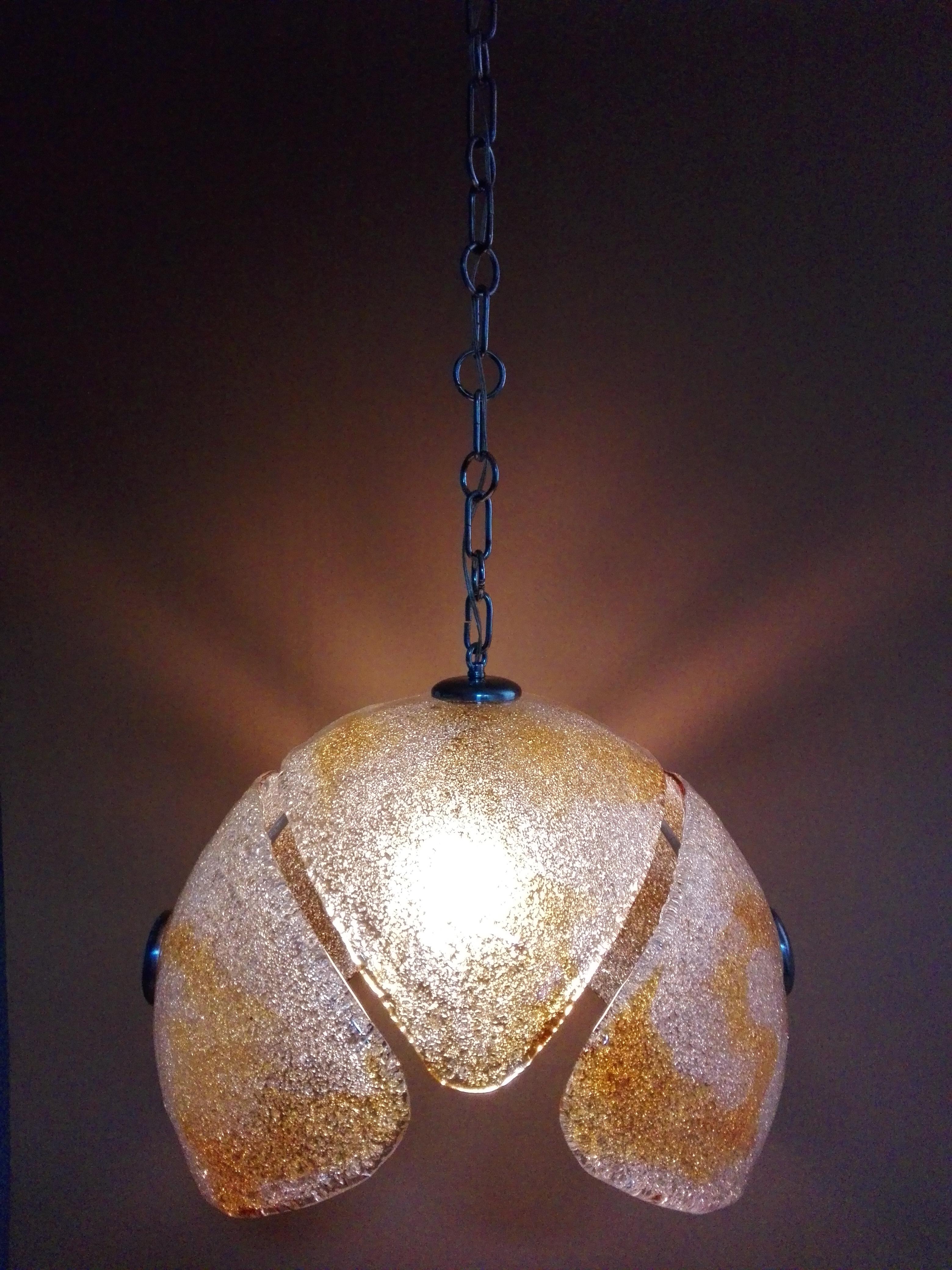 1960s Mazzega attributable Space Age Pendant Lamp in Murano Hand-Blown Glass  In Good Condition For Sale In Caprino Veronese, VR