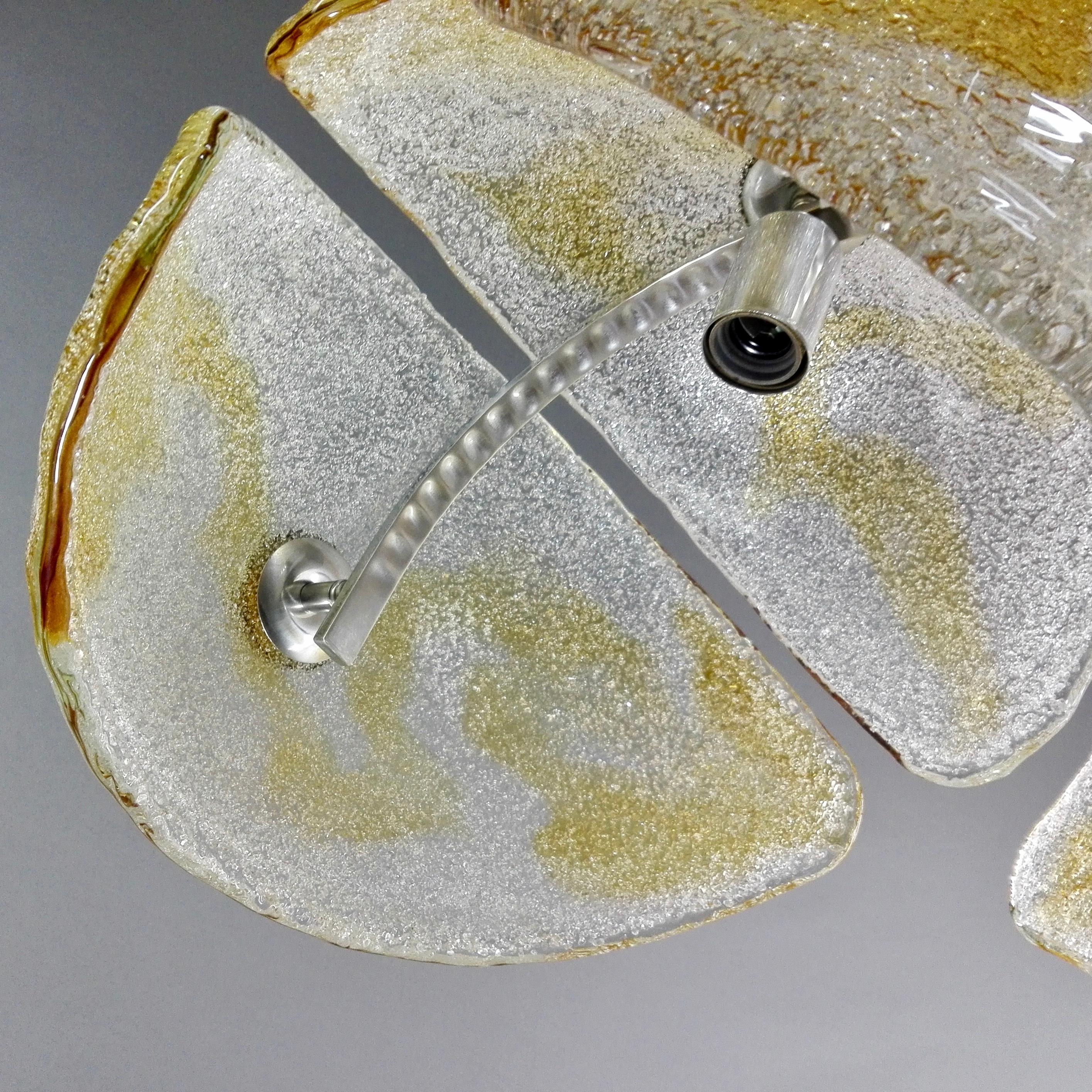 Verre Lampe à suspension attribuable de l'ère spatiale Mazzega des années 1960 en verre de Murano soufflé à la main  en vente
