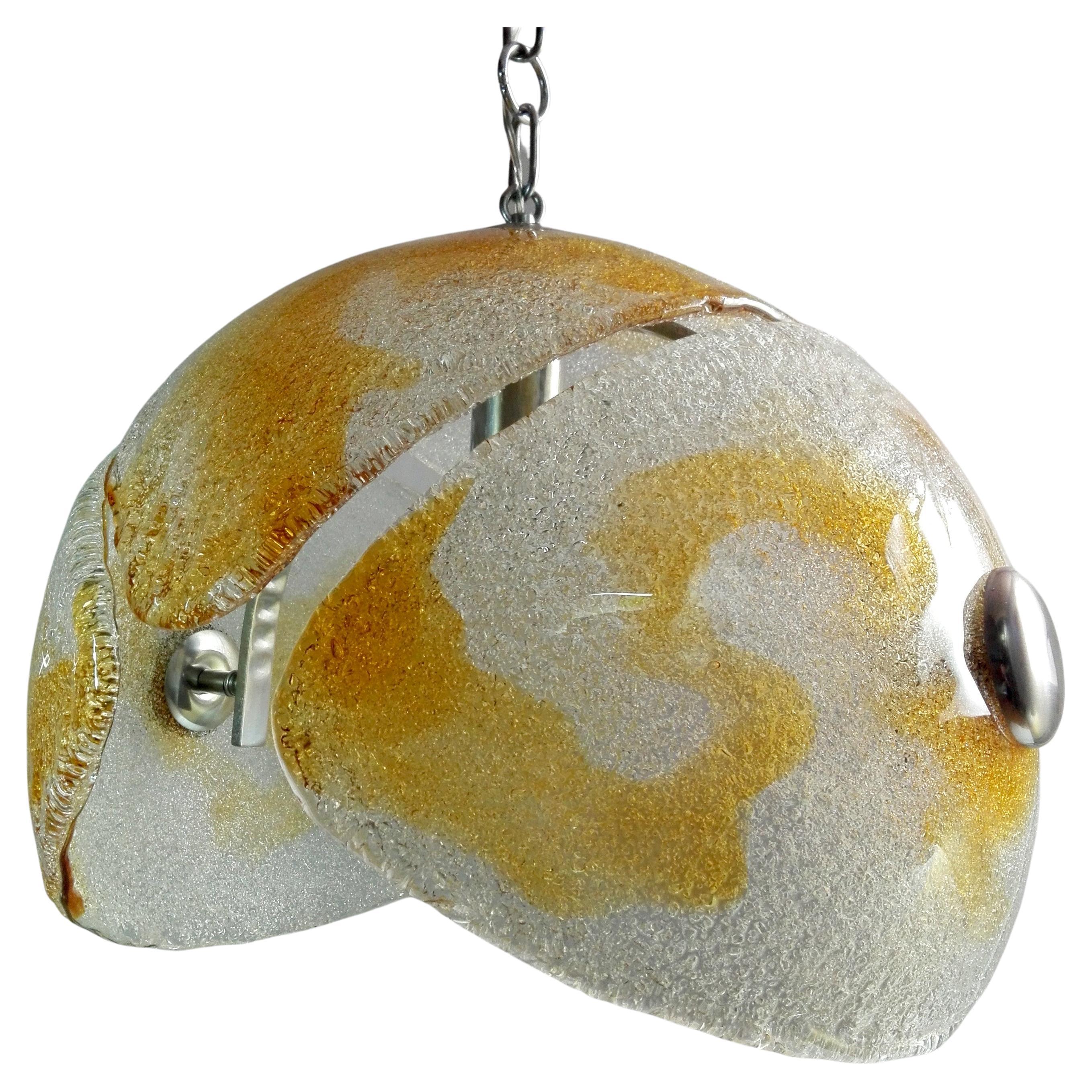 Lampe à suspension attribuable de l'ère spatiale Mazzega des années 1960 en verre de Murano soufflé à la main 