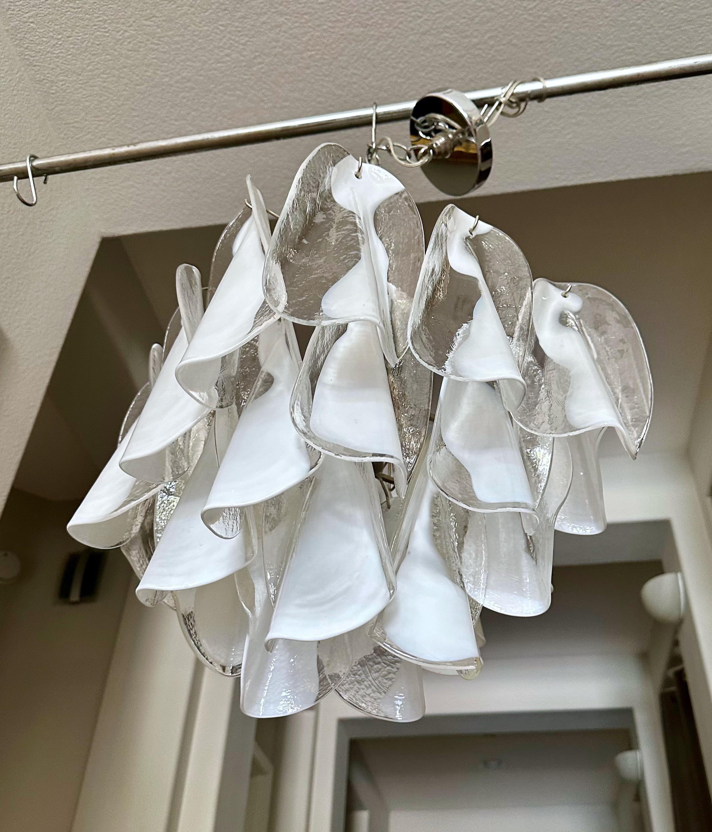 Araña de pétalos blancos transparentes Mazzega Murano en venta 4