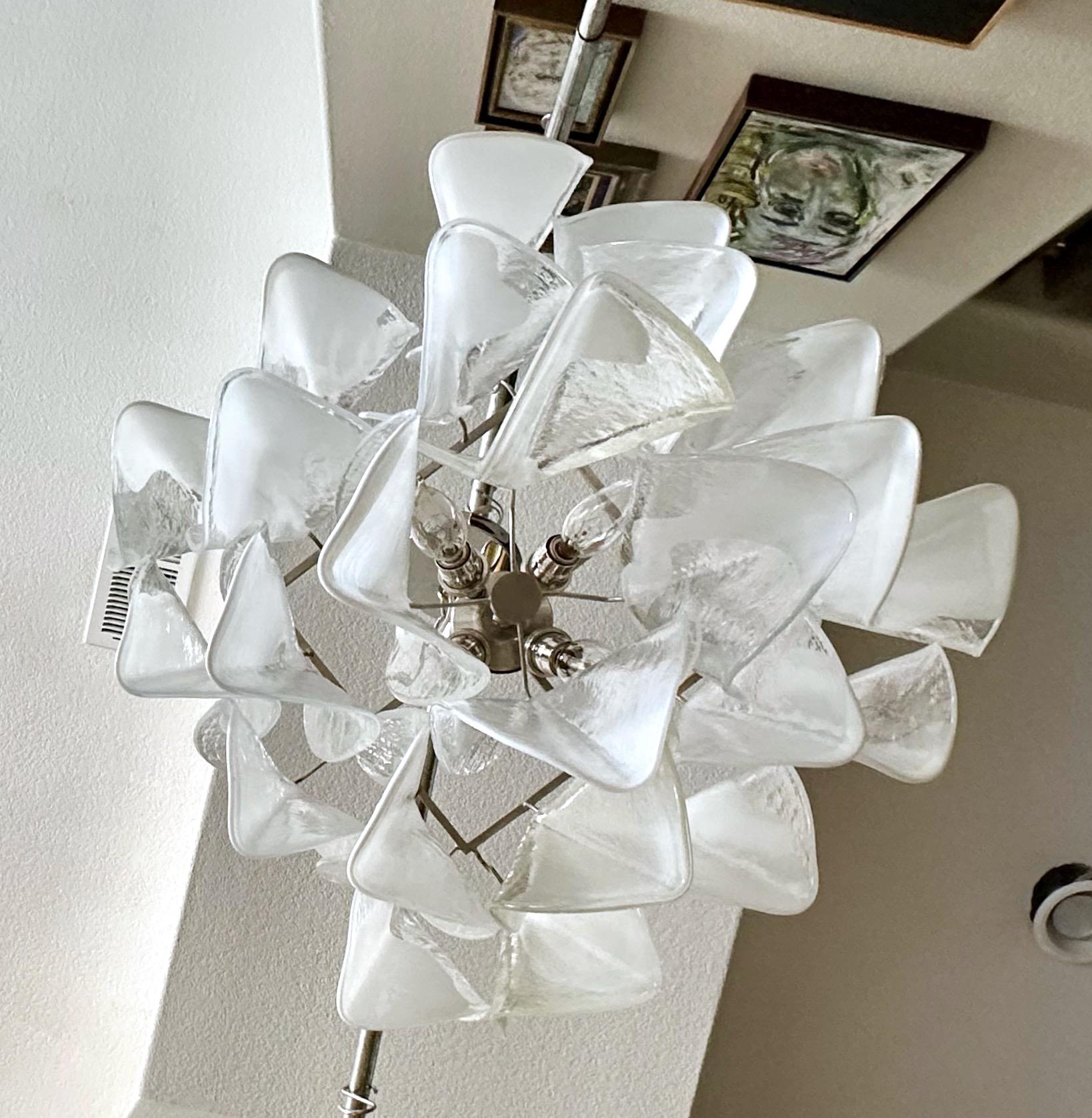 Araña de pétalos blancos transparentes Mazzega Murano en venta 5