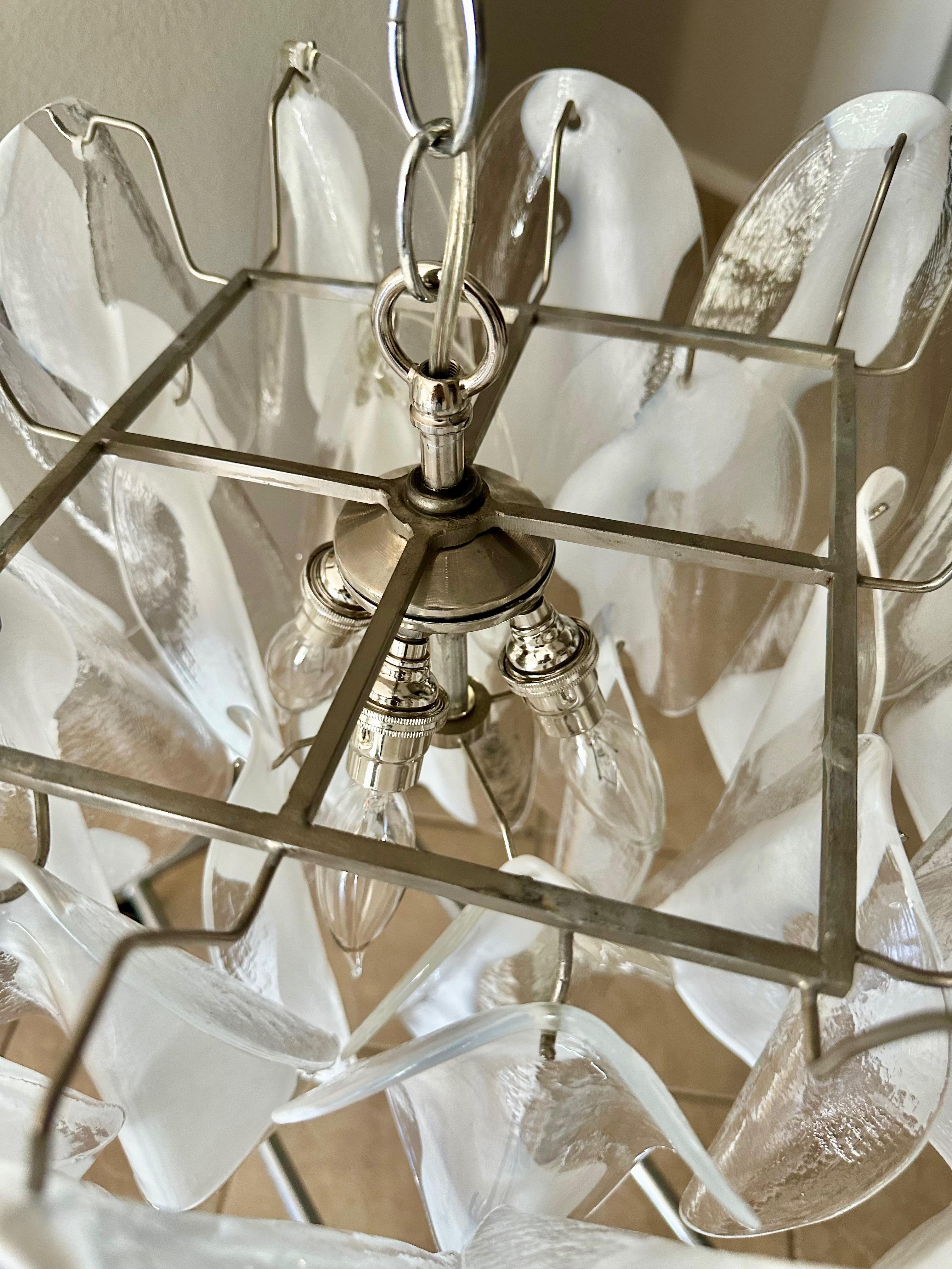 Araña de pétalos blancos transparentes Mazzega Murano en venta 7
