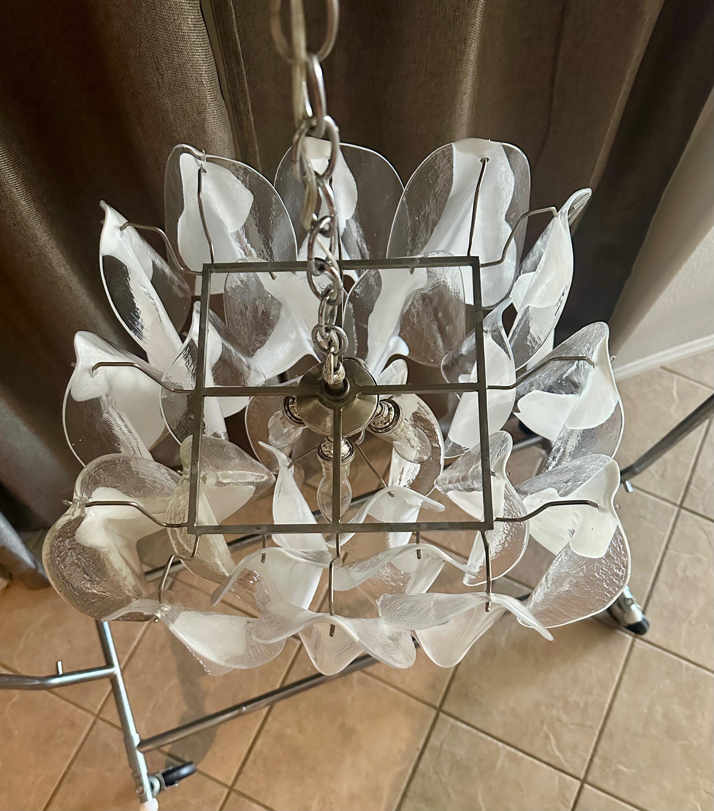 Araña de pétalos blancos transparentes Mazzega Murano en venta 9
