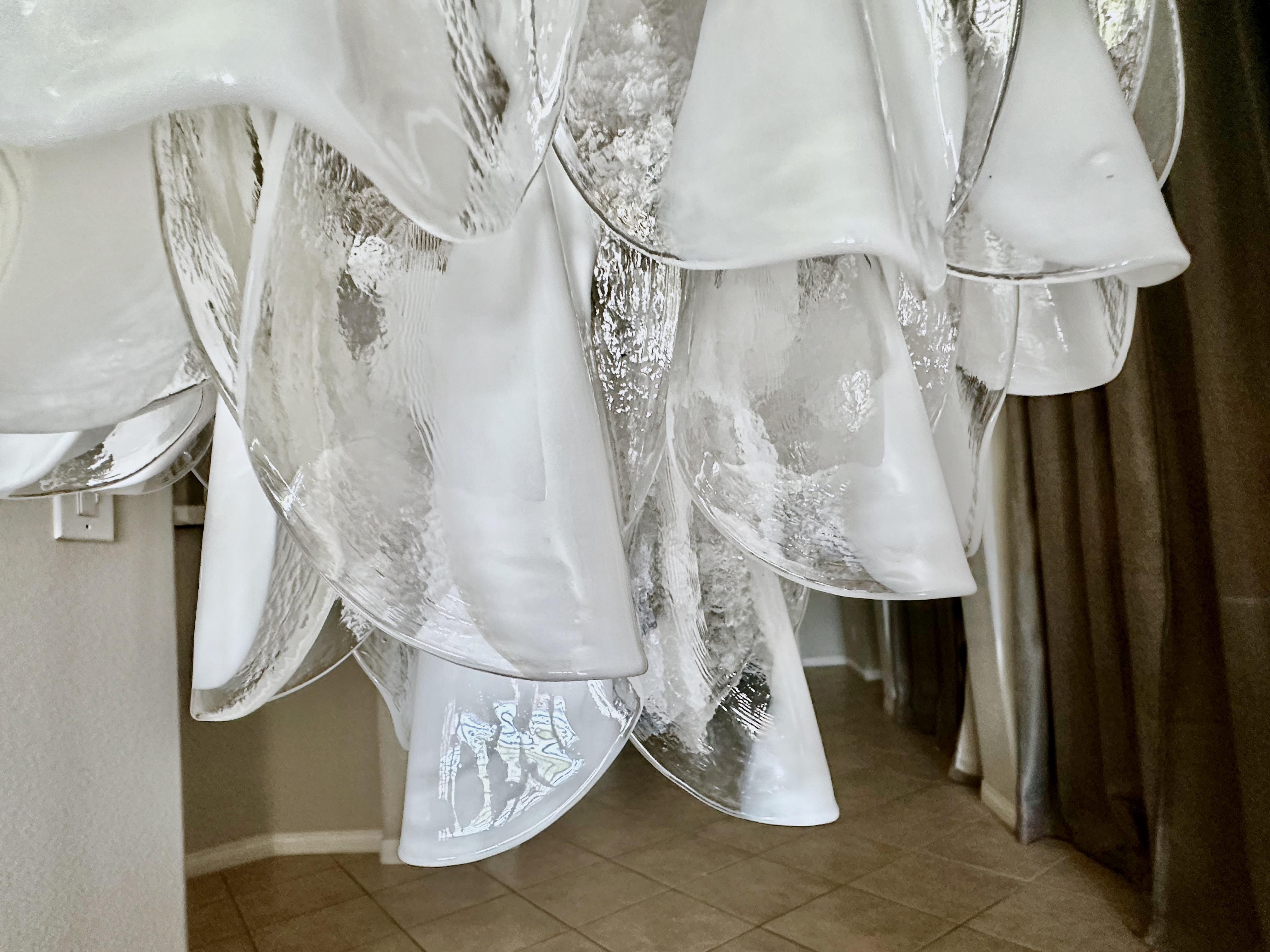 Araña de pétalos blancos transparentes Mazzega Murano en venta 10