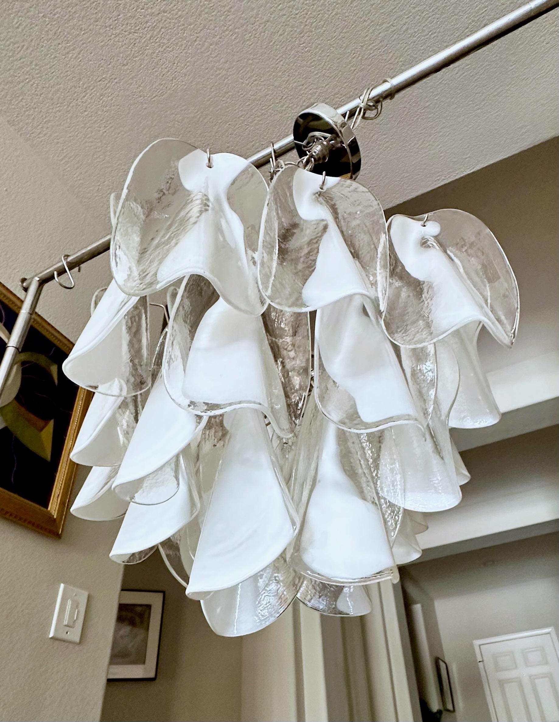 Araña de pétalos blancos transparentes Mazzega Murano Italiano en venta