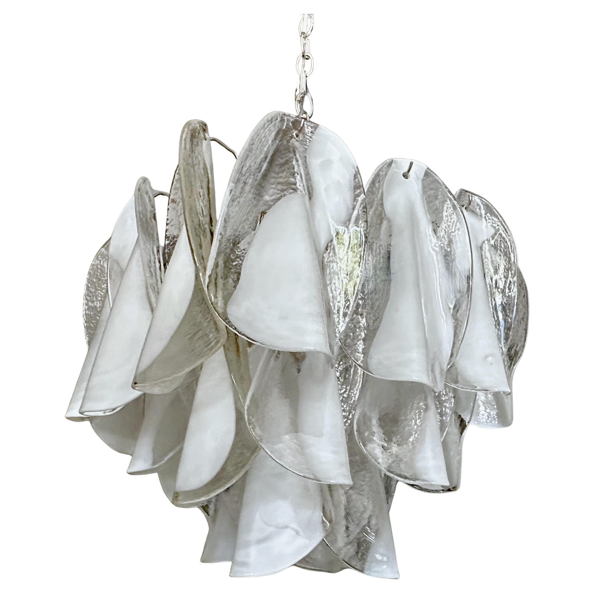 Araña de pétalos blancos transparentes Mazzega Murano en venta
