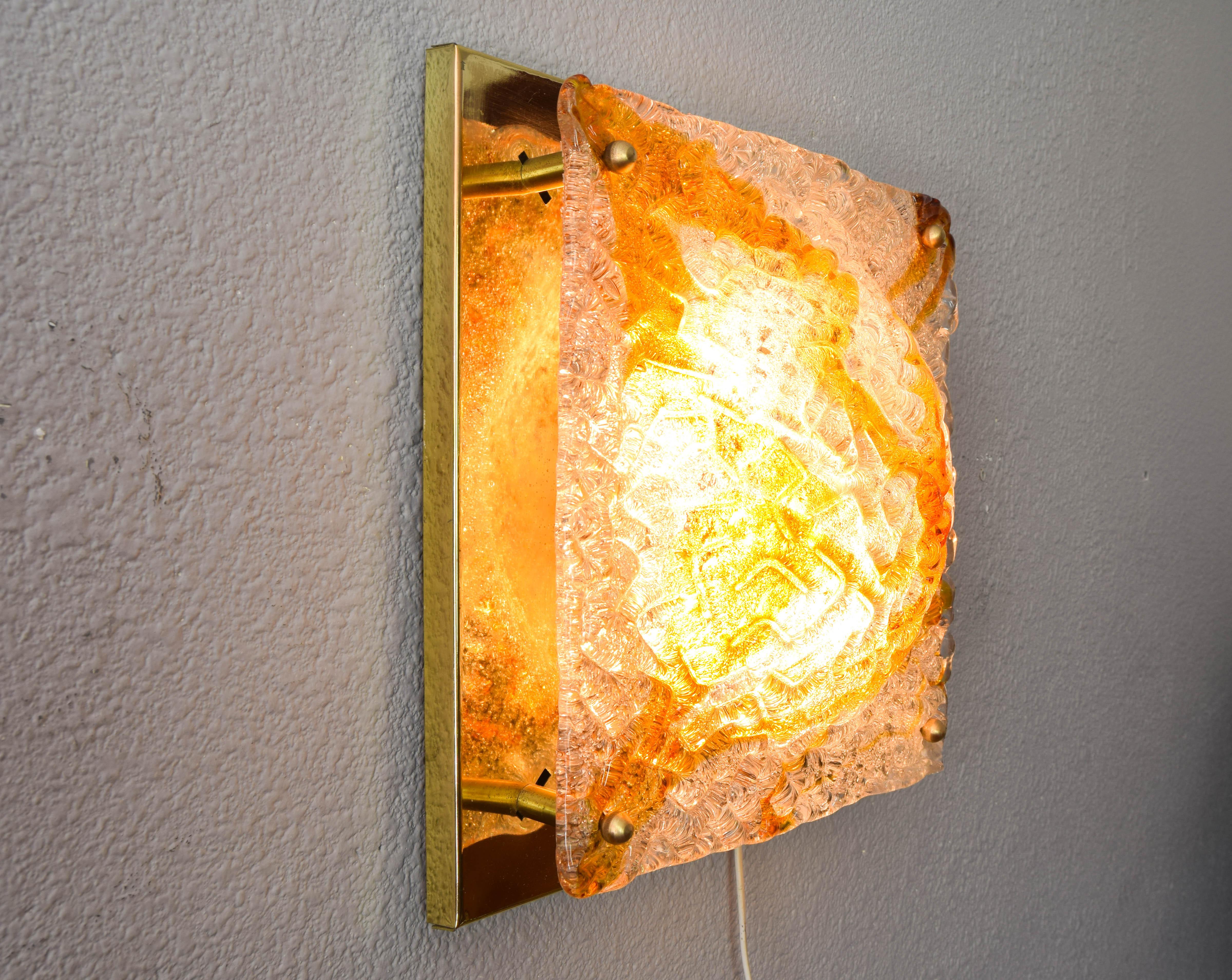 Mazzega Murano Glass and Brass Midcentury Italian Modern Flushmount Sconce 60s (Monture d'applique) en vente 2