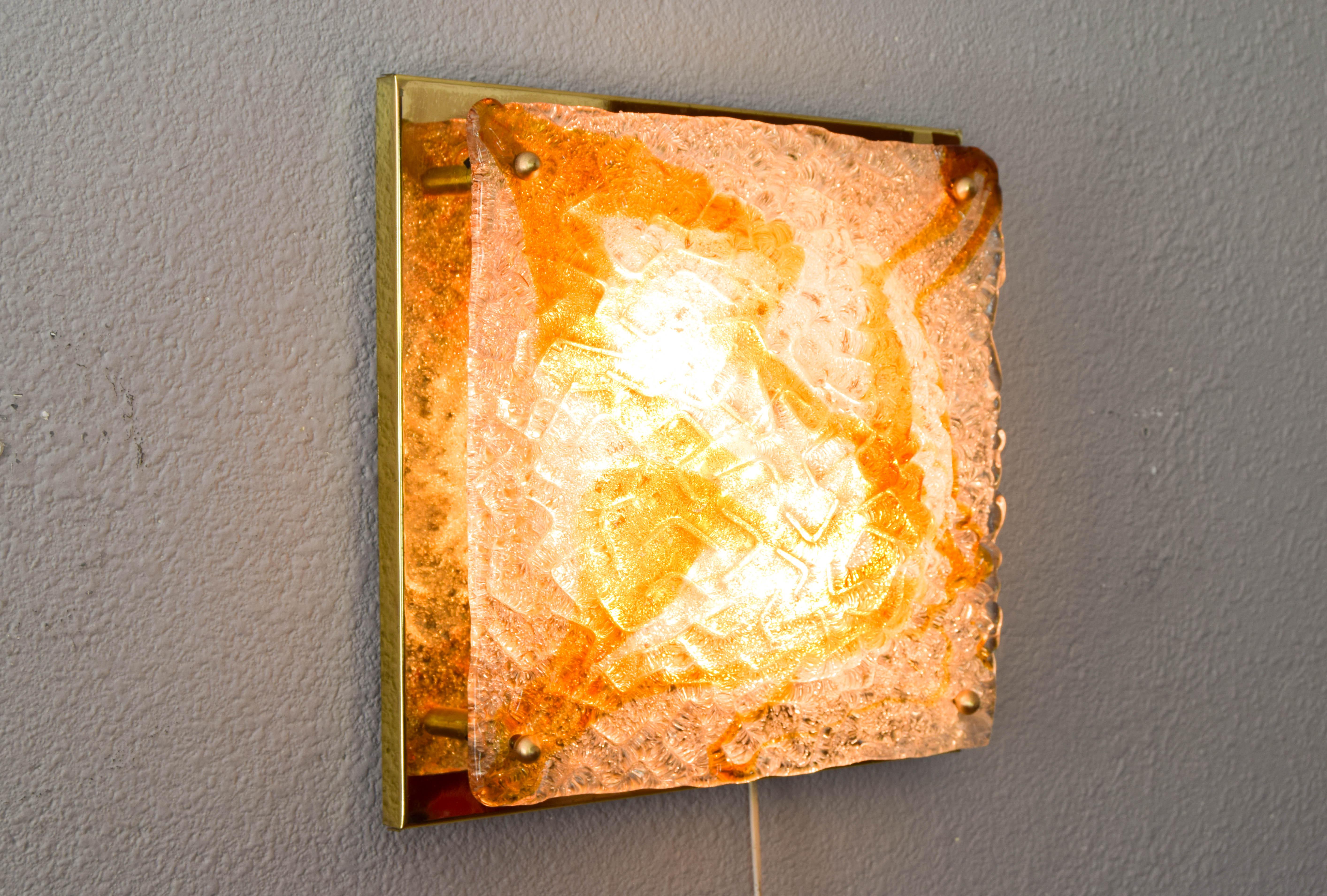 Mazzega Murano Glass and Brass Midcentury Italian Modern Flushmount Sconce 60s (Monture d'applique) en vente 1