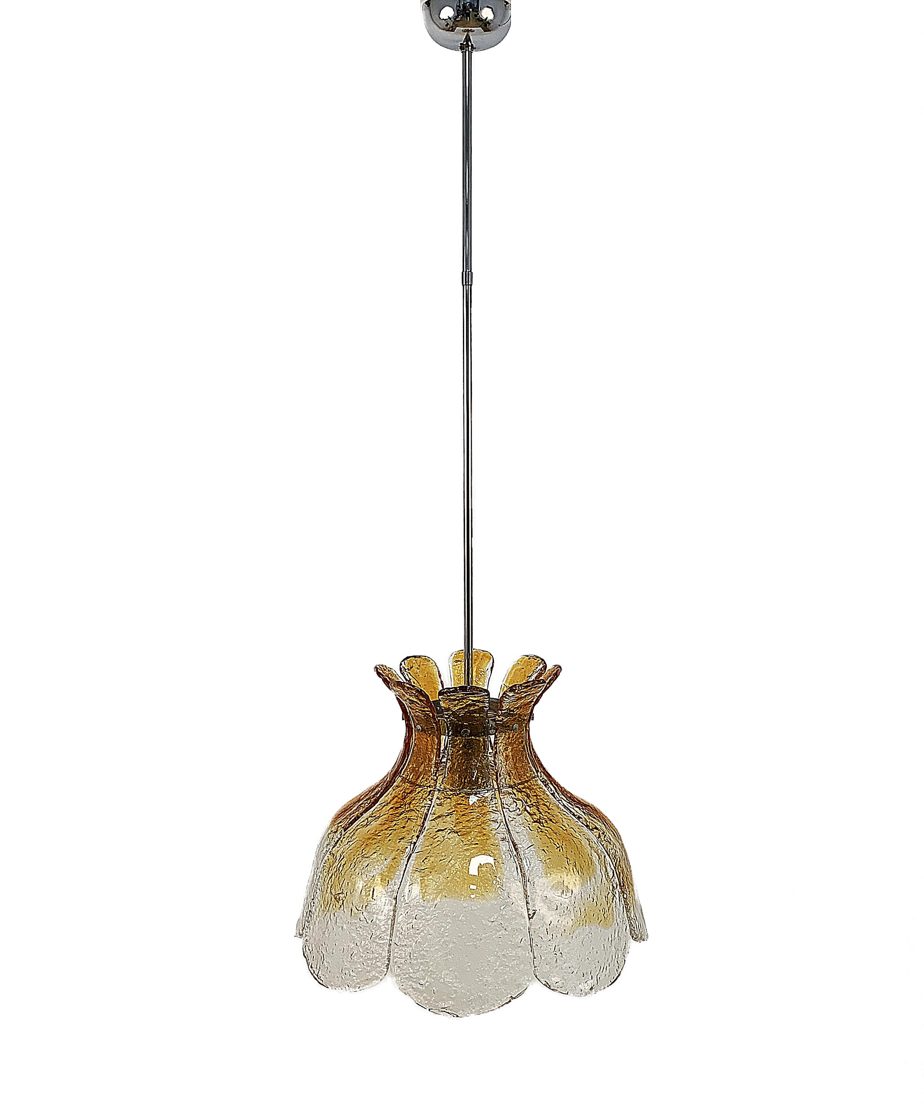 Murano glass chandelier by Mazzega, Italy, 1960s. Perfect condition 8 removable multi-color glass blades.

Mount an E 27 bulb.