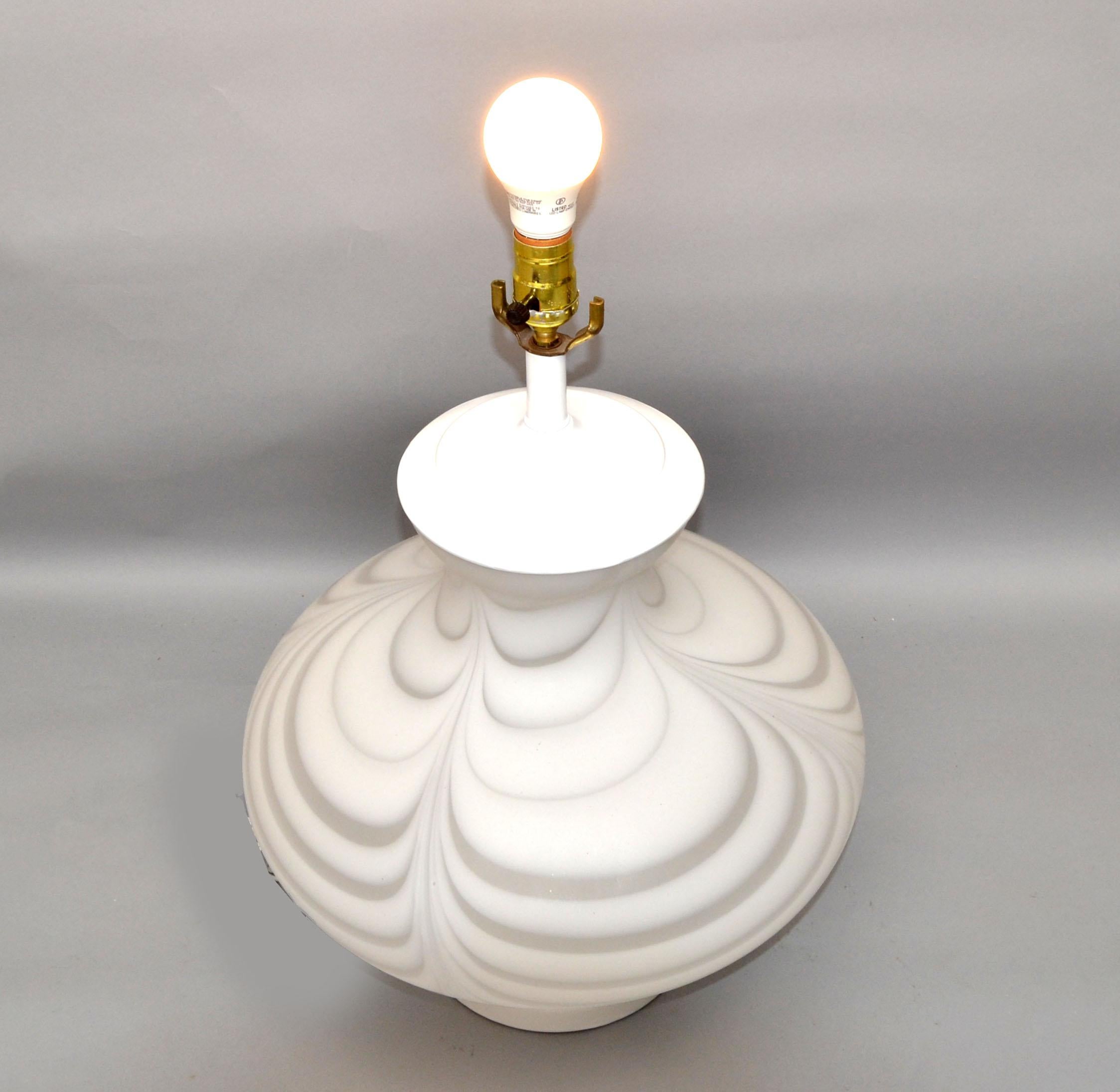 Hand-Crafted Mazzega Murano Style Table Lamp Swirled Mottled White Murano Glass 1970 Italy For Sale