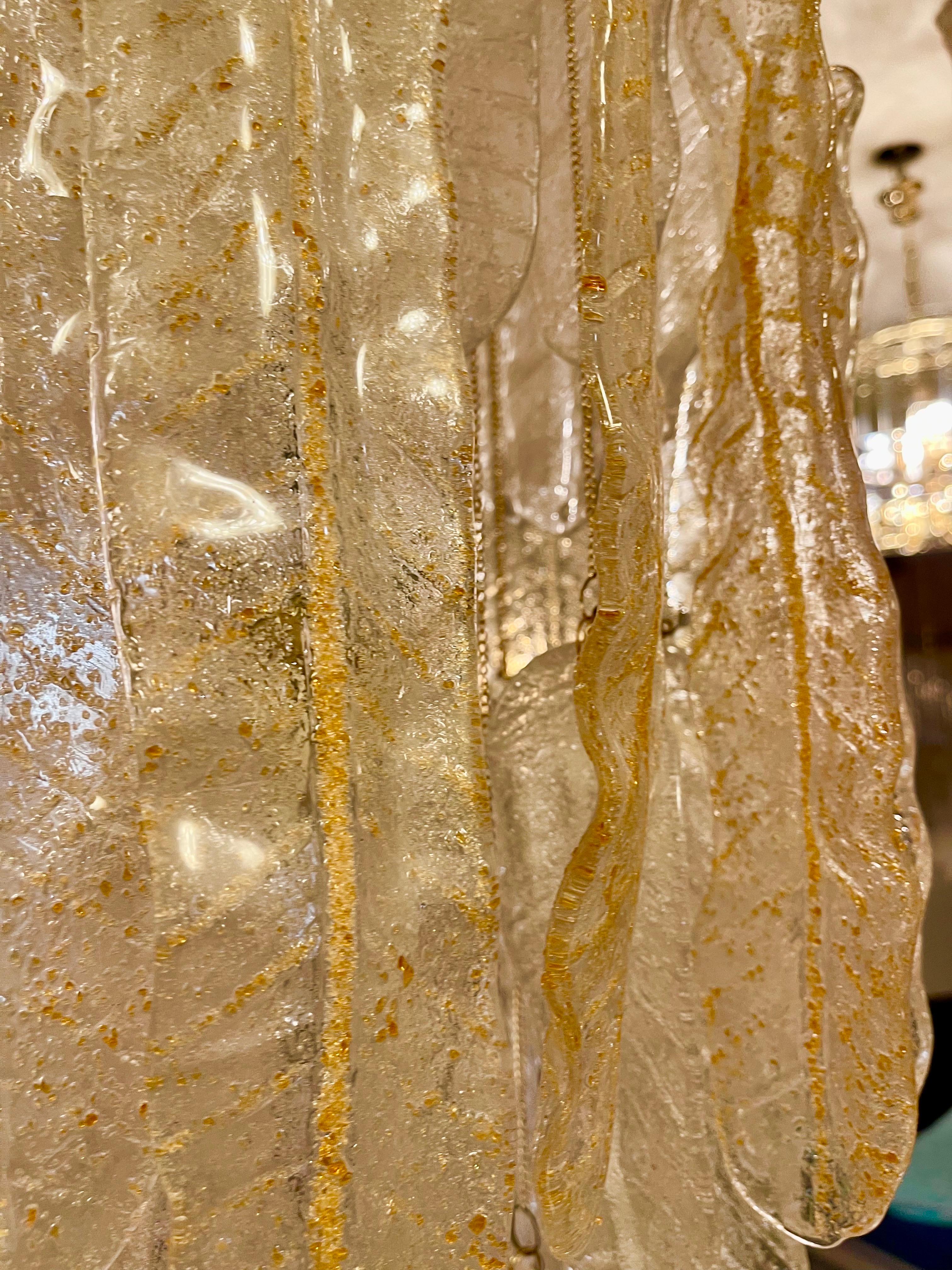 Mazzega Anhänger Glas Murano gold Ice Frost Leaves Messing Struktur, Italien 1970 (Italienisch) im Angebot