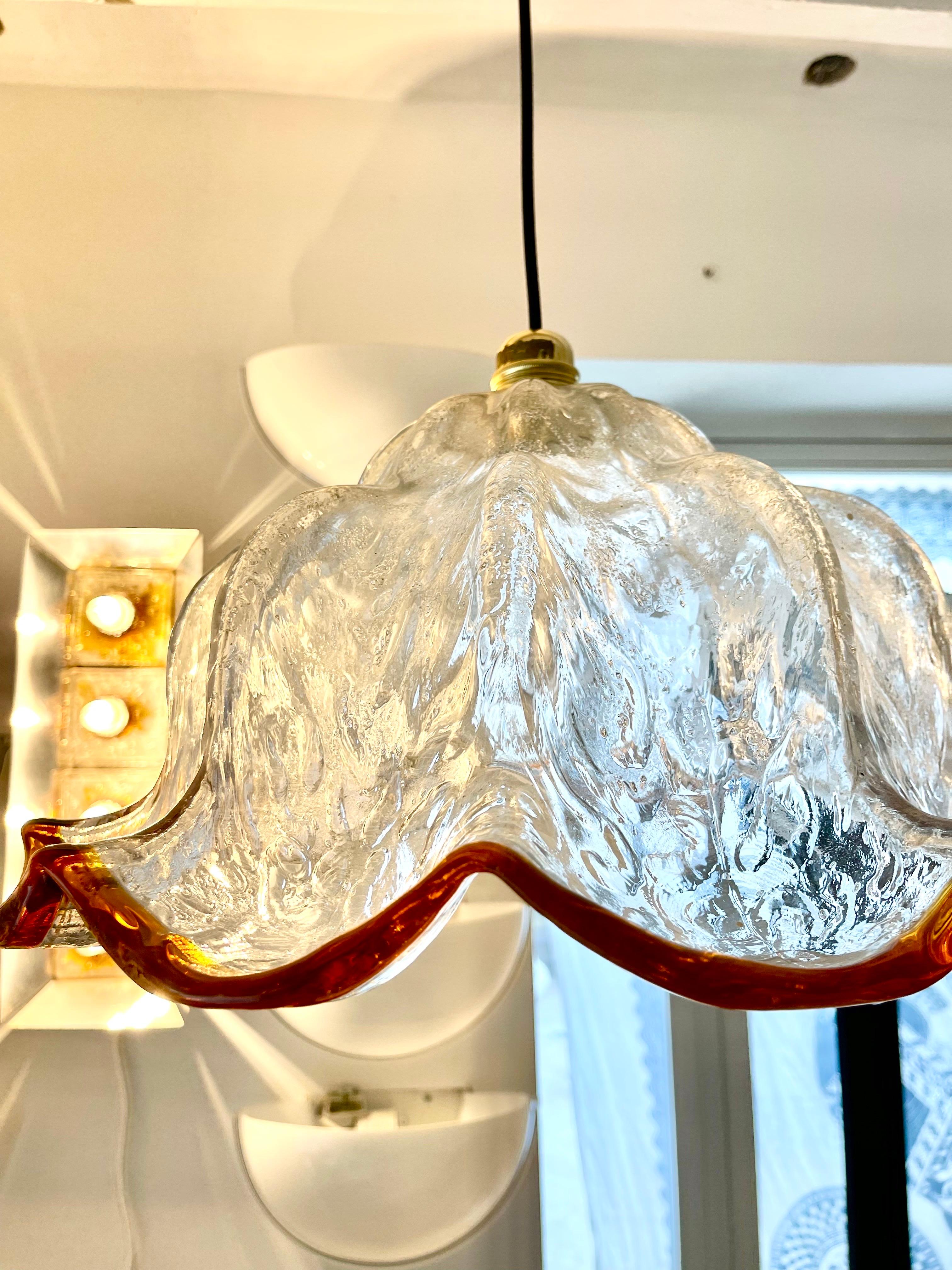 Mid-Century Modern Lampe à suspension Mazzega en verre de Murano bicolore  XXL , Italie, 1970 en vente